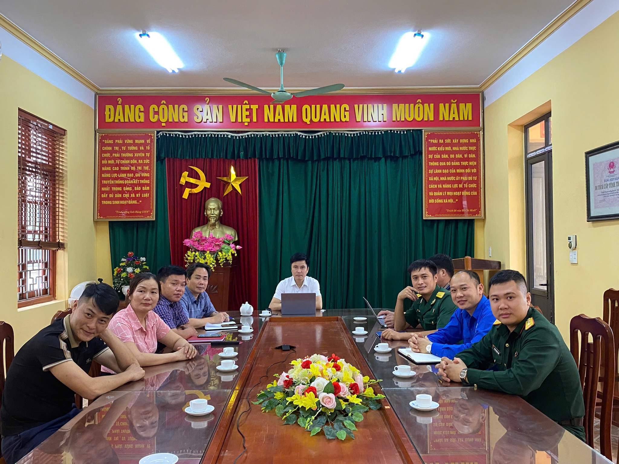 Anh-tin-bai