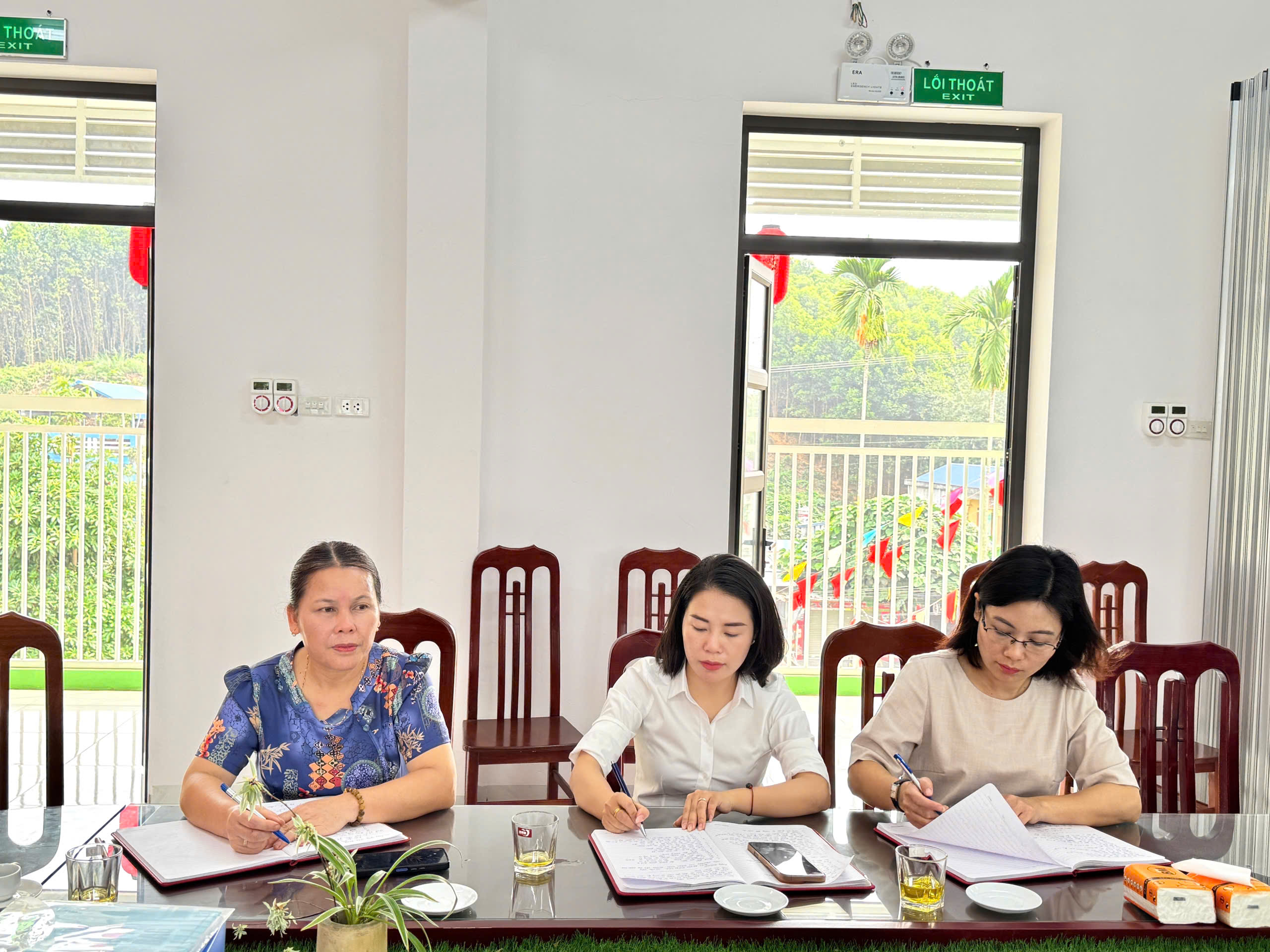 Anh-tin-bai