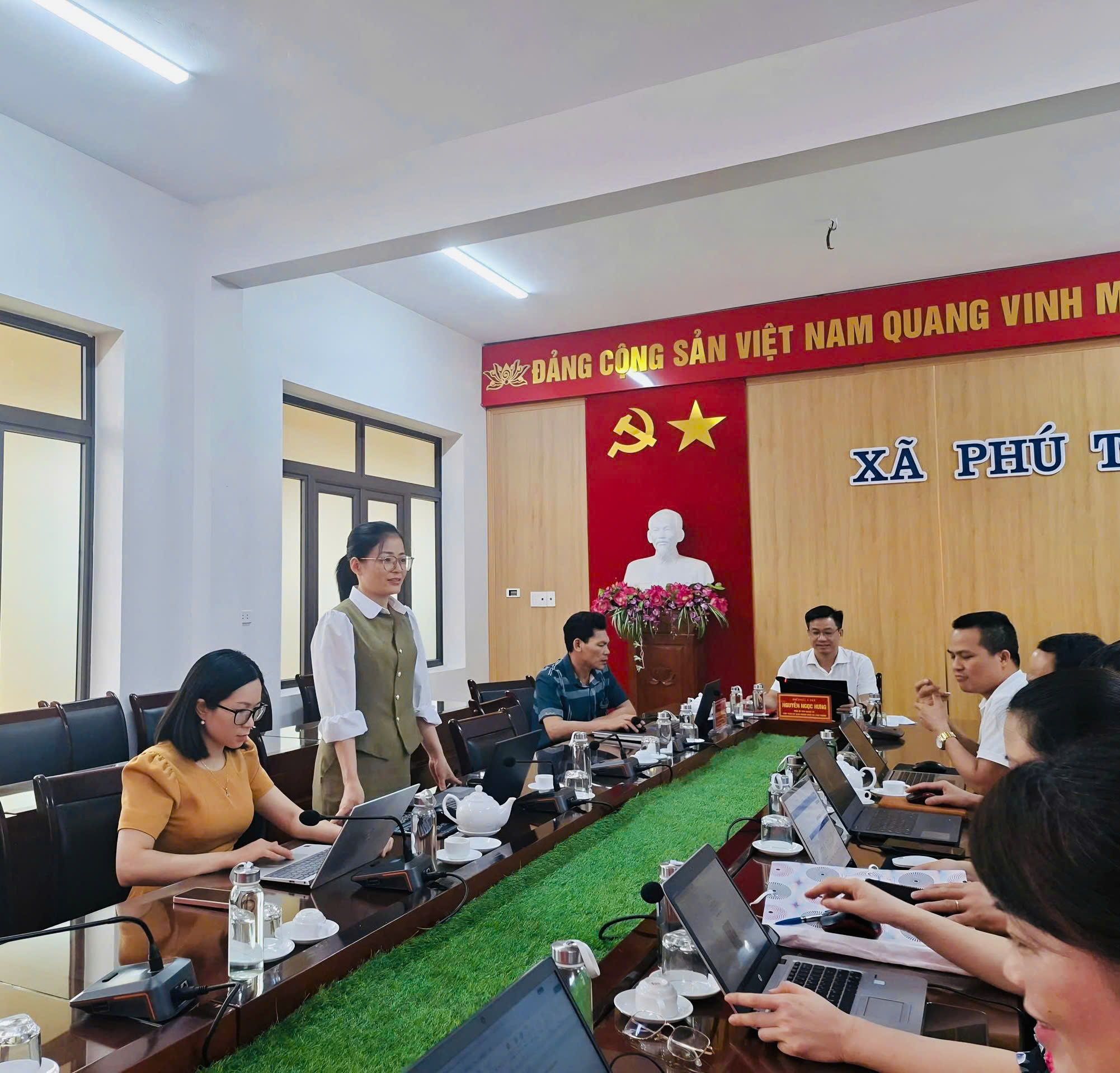 Anh-tin-bai