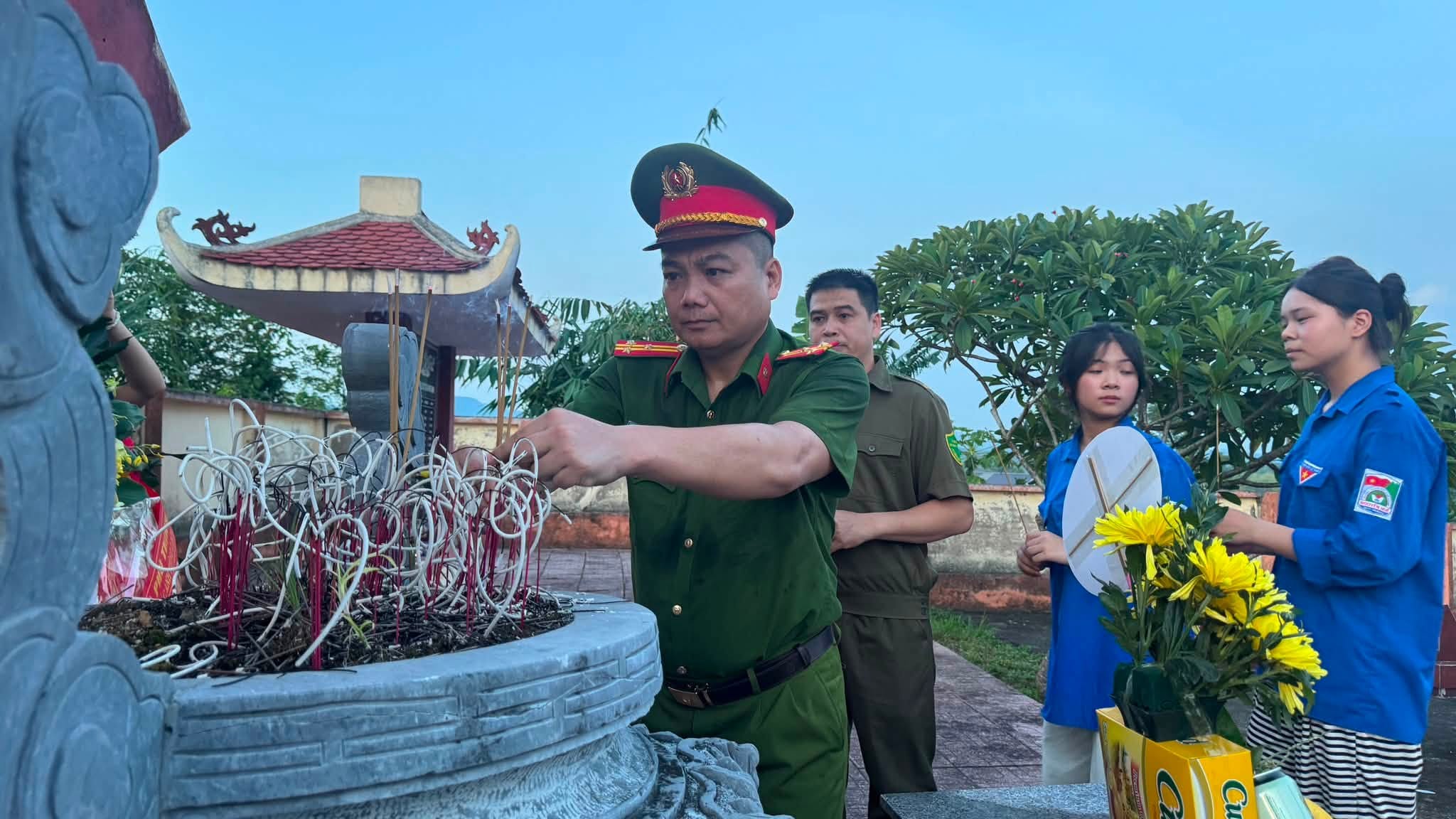 Anh-tin-bai