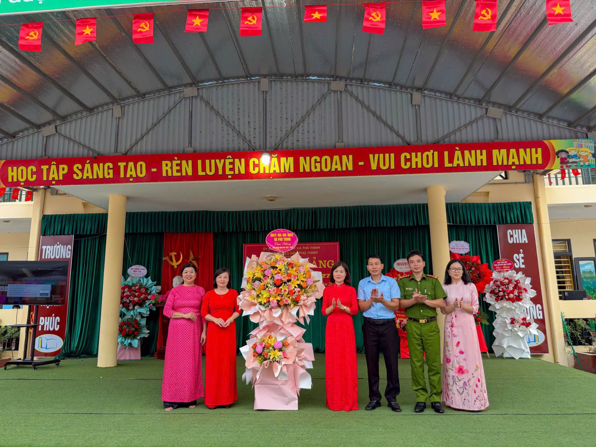 Anh-tin-bai