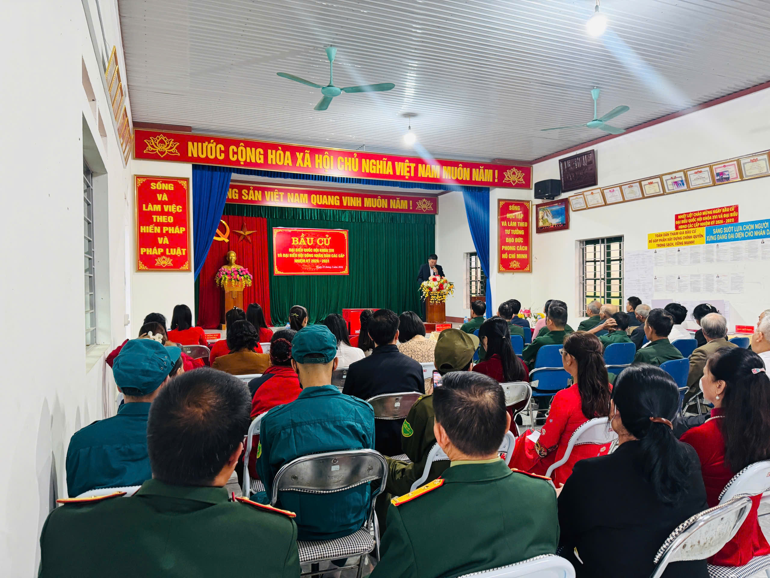  CỬ TRI XÃ PHÚ THỊNH NÔ NỨC THAM GIA NGÀY HỘI NON SÔNG 