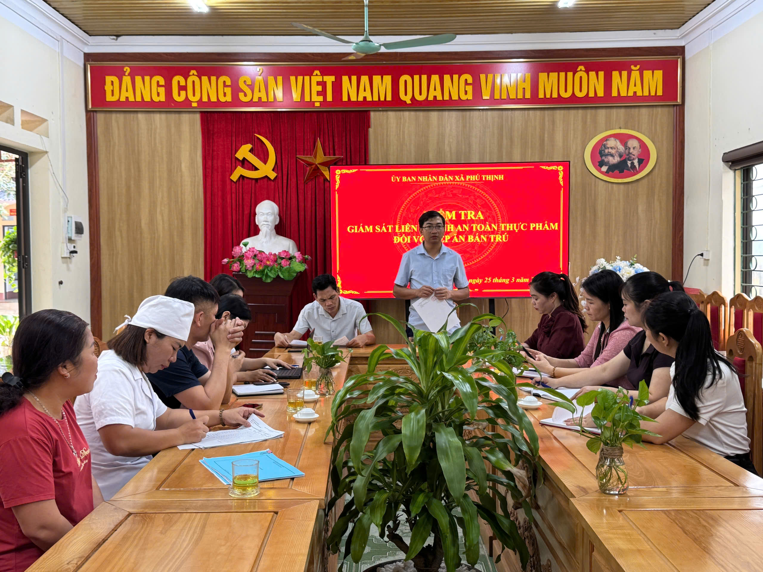 🔍🍱 XÃ PHÚ THỊNH TĂNG CƯỜNG KIỂM TRA, GIÁM SÁT LIÊN NGÀNH AN TOÀN THỰC TẠI CÁC BẾP ĂN BÁN TRÚ TẠI CÁC TRƯỜNG MẦM NON TRÊN ĐỊA BÀN.
