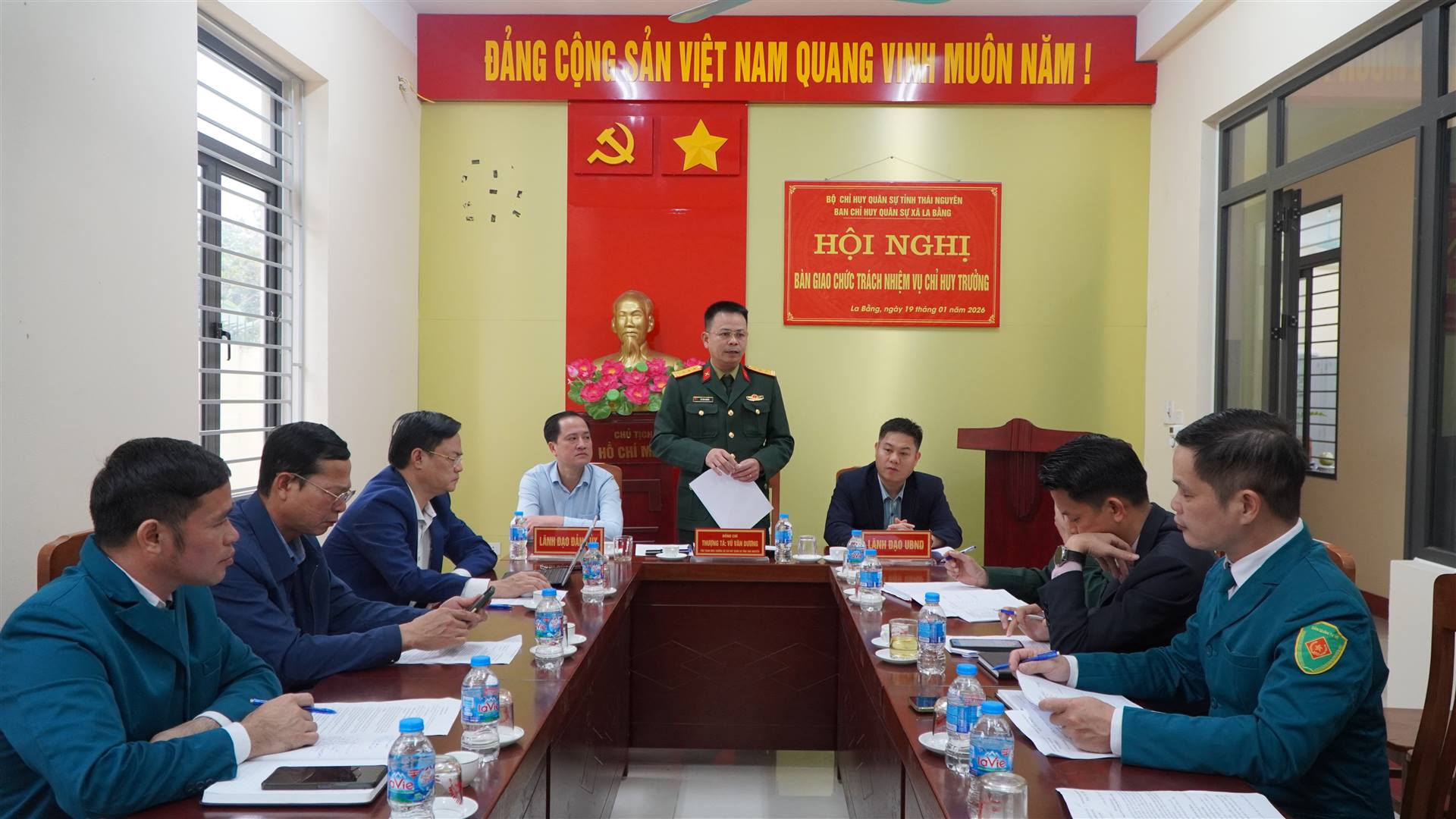 HỘI NGHỊ BÀN GIAO NHIỆM VỤ CHỈ HUY TRƯỞNG BAN CHỈ HUY QUÂN SỰ XÃ LA BẰNG