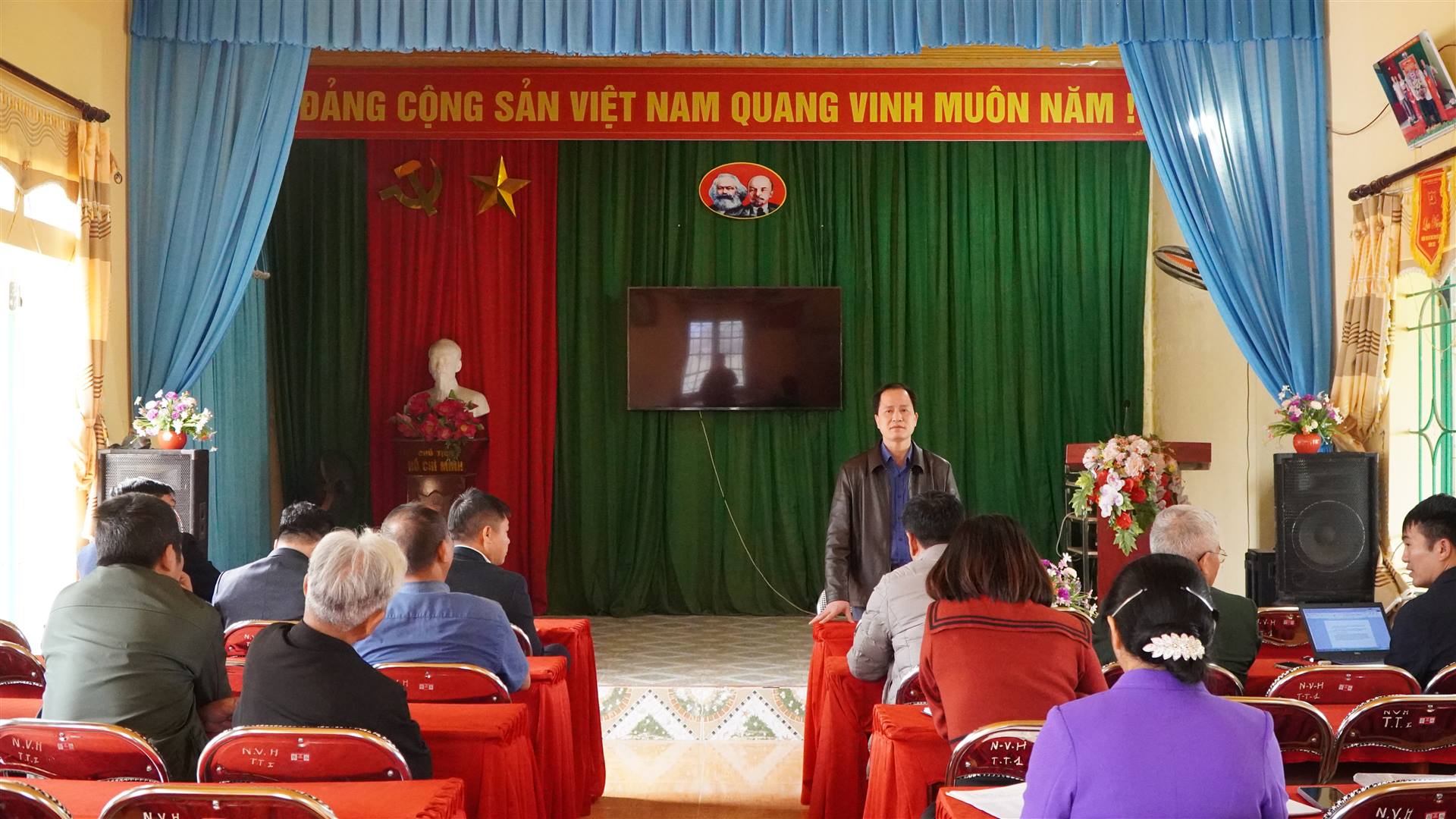 BAN CHỈ ĐẠO BẦU CỬ XÃ LA BẰNG KIỂM TRA CÔNG TÁC CHUẨN BỊ BẦU CỬ TẠI CÁC TỔ BẦU CỬ