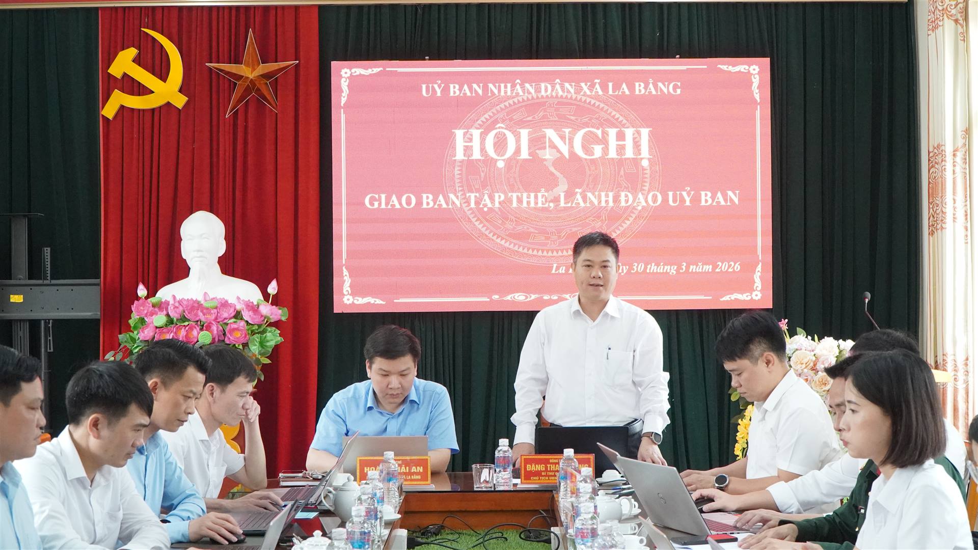 UBND XÃ LA BẰNG TỔ CHỨC HỘI NGHỊ GIAO BAN TẬP THỂ LÃNH ĐẠO UỶ BAN TUẦN 4 THÁNG 3.