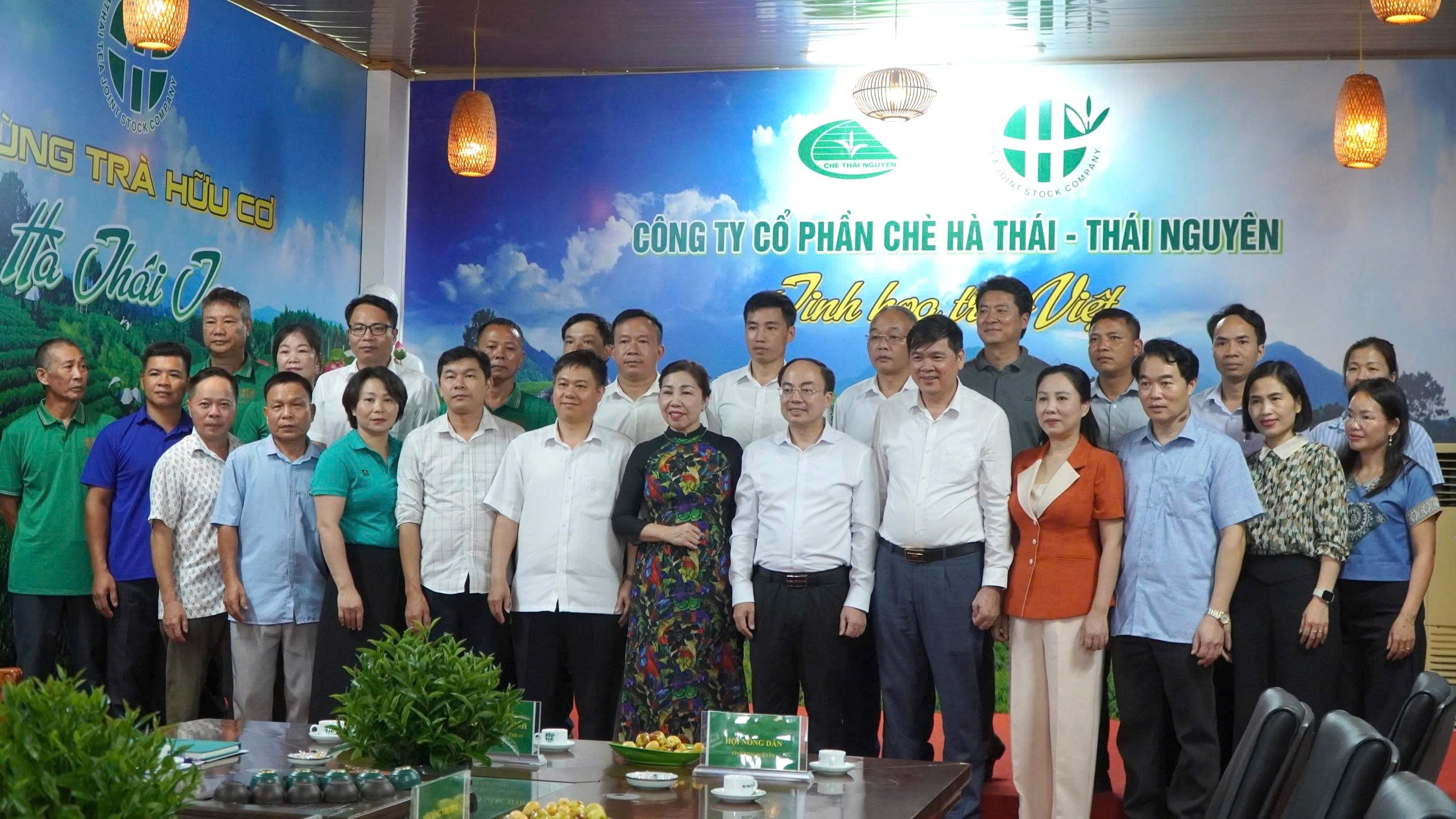 ĐOÀN CÔNG TÁC TỈNH THÁI NGUYÊN THAM QUAN, KHẢO SÁT CÁC MÔ HÌNH SẢN XUẤT, CHẾ BIẾN CHÈ TIÊU BIỂU TRÊN ĐỊA BÀN TỈNH 