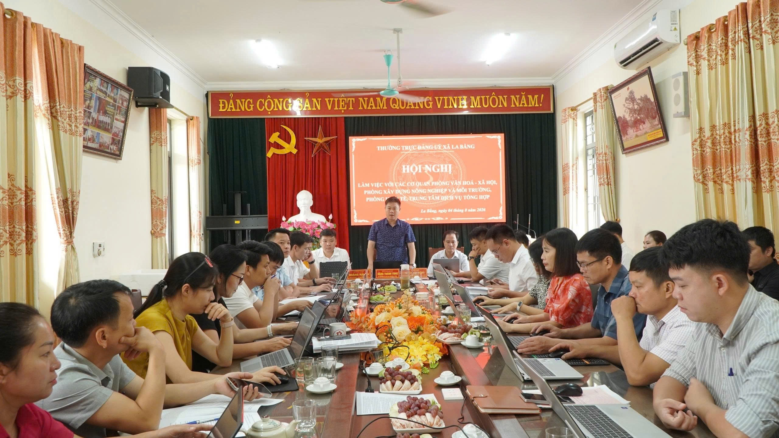THƯỜNG TRỰC ĐẢNG ỦY XÃ LA BẰNG LÀM VIỆC VỚI CÁC CƠ QUAN, ĐƠN VỊ THUỘC UBND XÃ