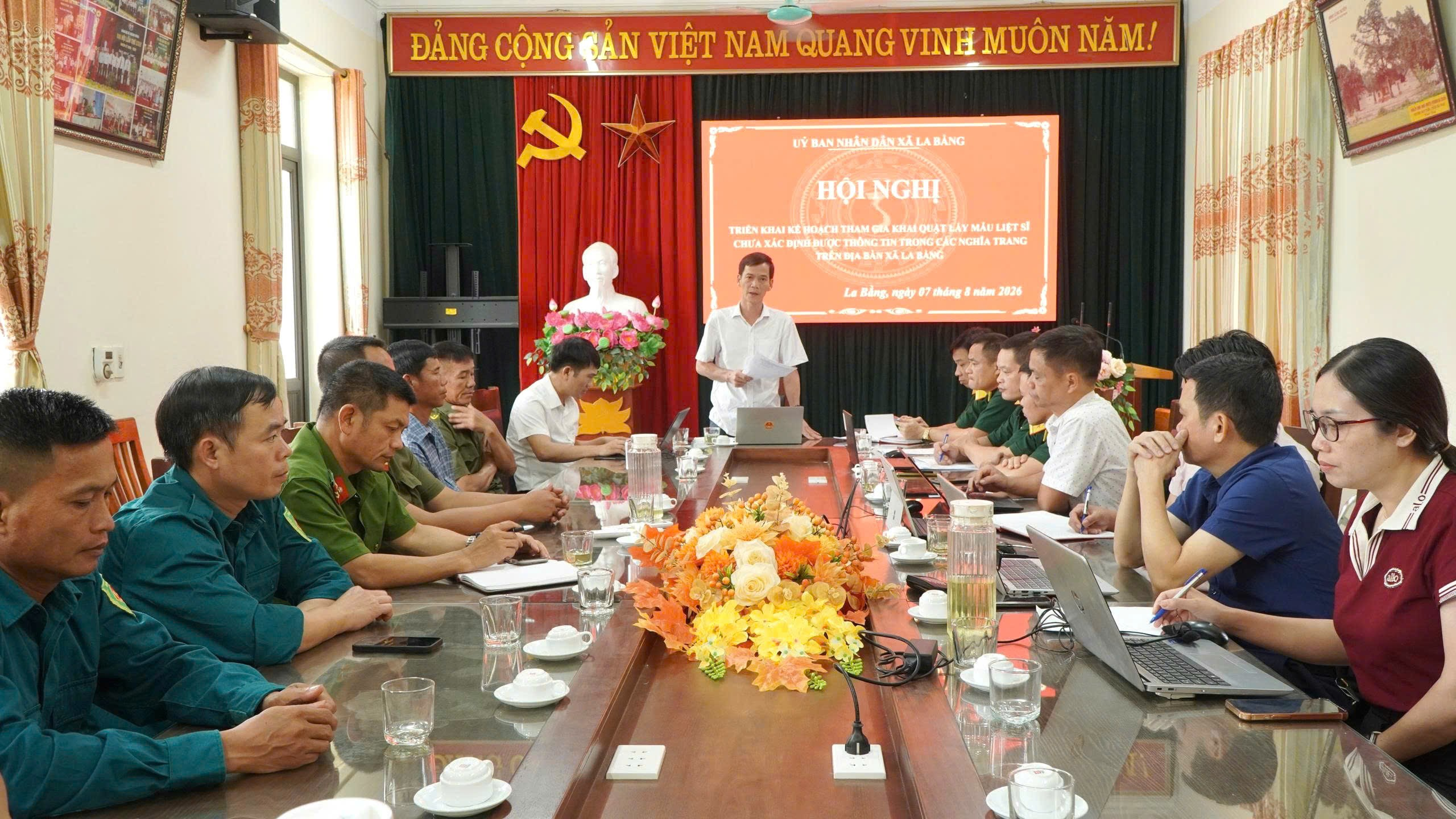 XÃ LA BẰNG TỔ CHỨC HỘI NGHỊ TRIỂN KHAI KẾ HOẠCH KHAI QUẬT, LẤY MẪU HÀI CỐT LIỆT SĨ ĐỂ GIÁM ĐỊNH ADN