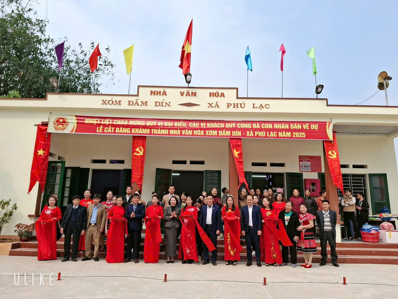 Xóm Đầm Dín - Xã Phú Lạc trên đường xây dựng nông thôn mới nâng cao.