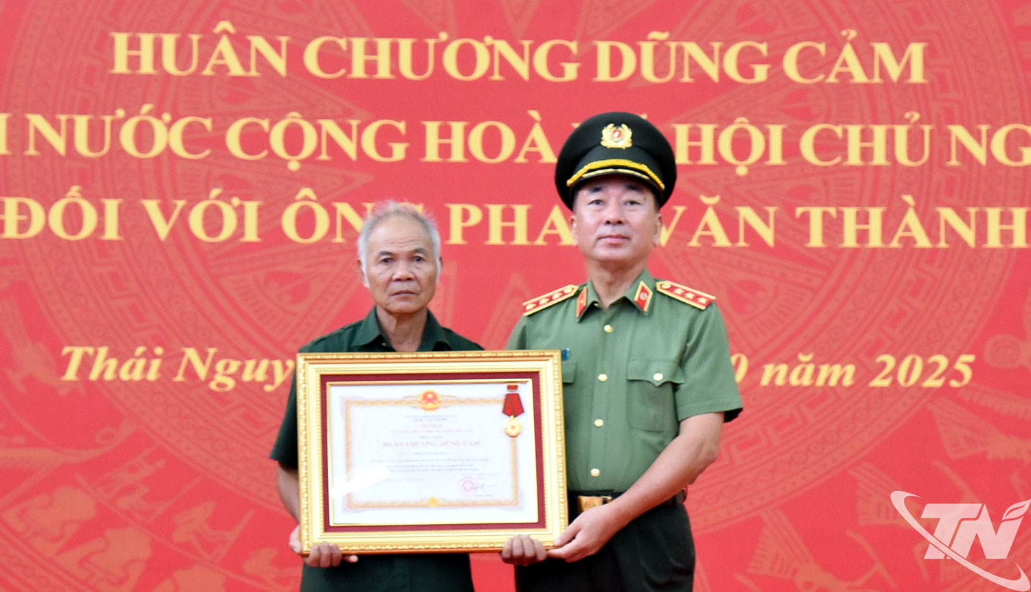 Quyết định về việc Phát động học tập tấm gương dũng cảm cứu người bị lũ cuốn của ông Phan Văn Thành