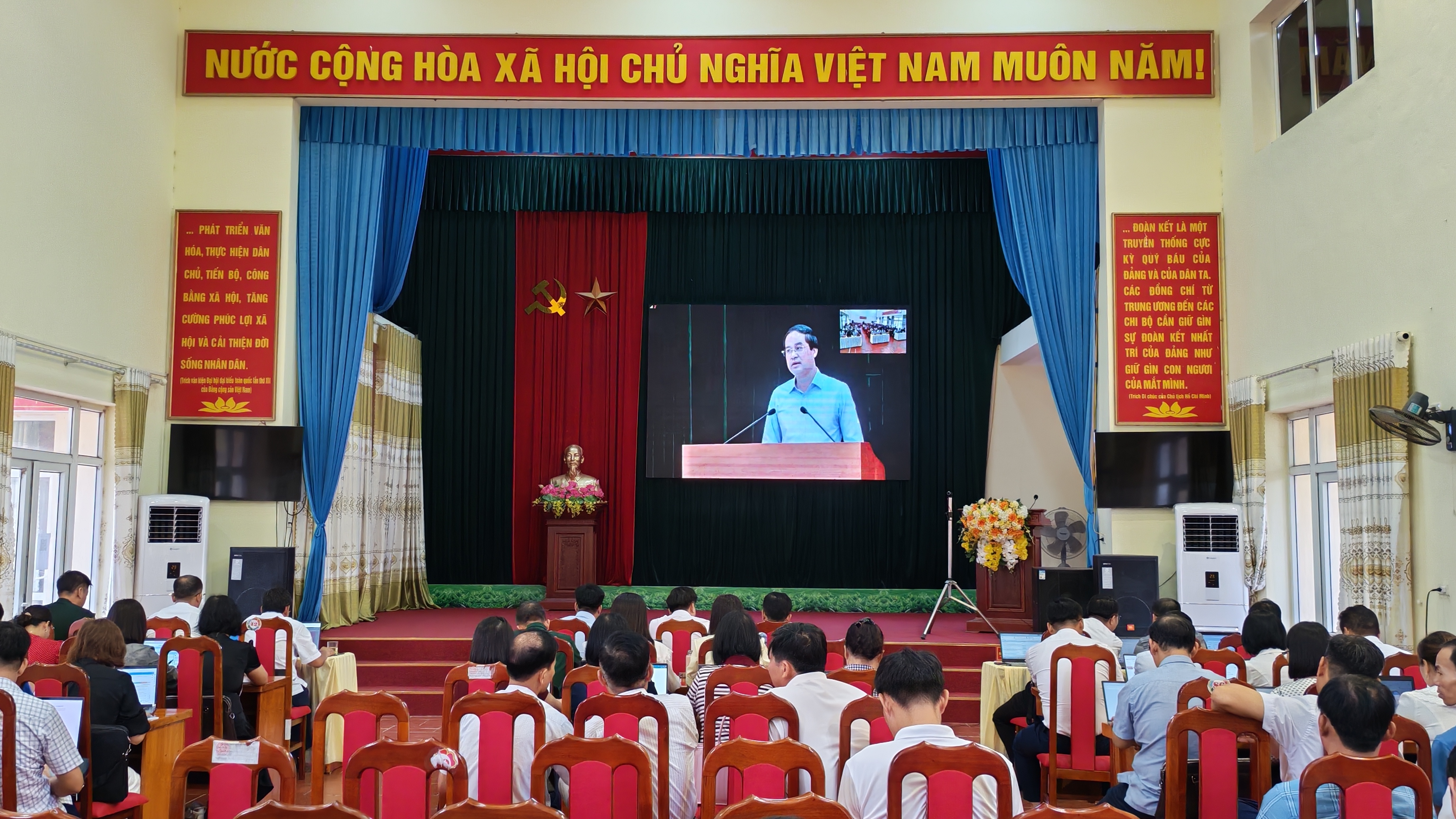ĐẢNG ỦY XÃ PHÚ LẠC TỔ CHỨC DỰ HỘI NGHỊ TRỰC TUYẾN TỈNH ỦY QUÁN TRIỆT, TRIỂN KHAI THỰC HIỆN NGHỊ QUYẾT HỘI NGHỊ LẦN THỨ TƯ BAN CHẤP HÀNH TRUNG ƯƠNG ĐẢNG KHÓA XIV