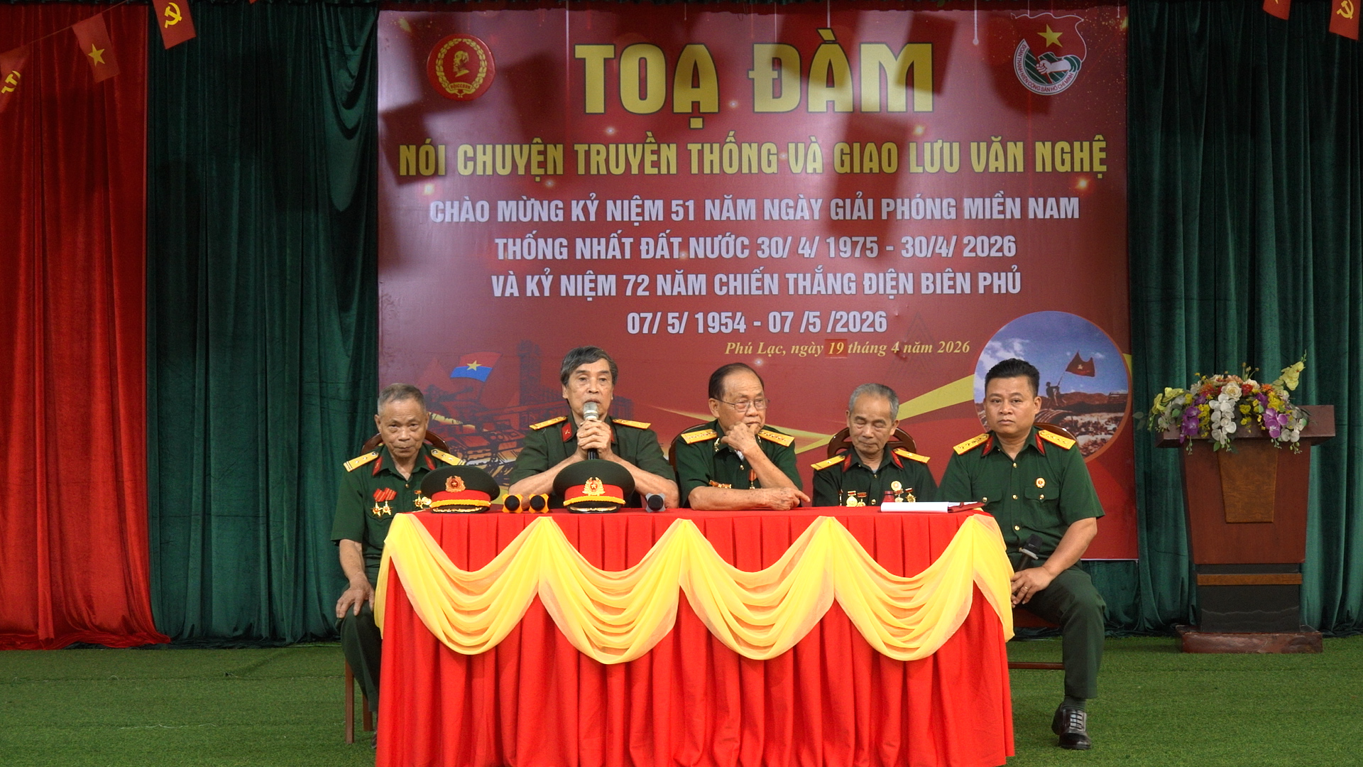 HỘI CCB XÃ PHÚ LẠC TỔ CHỨC TỌA ĐÀM NÓI CHUYỆN TRUYỀN THỐNG TẠI TRƯỜNG THCS PHỤC LINH VÀ THCS PHÚ LẠC
