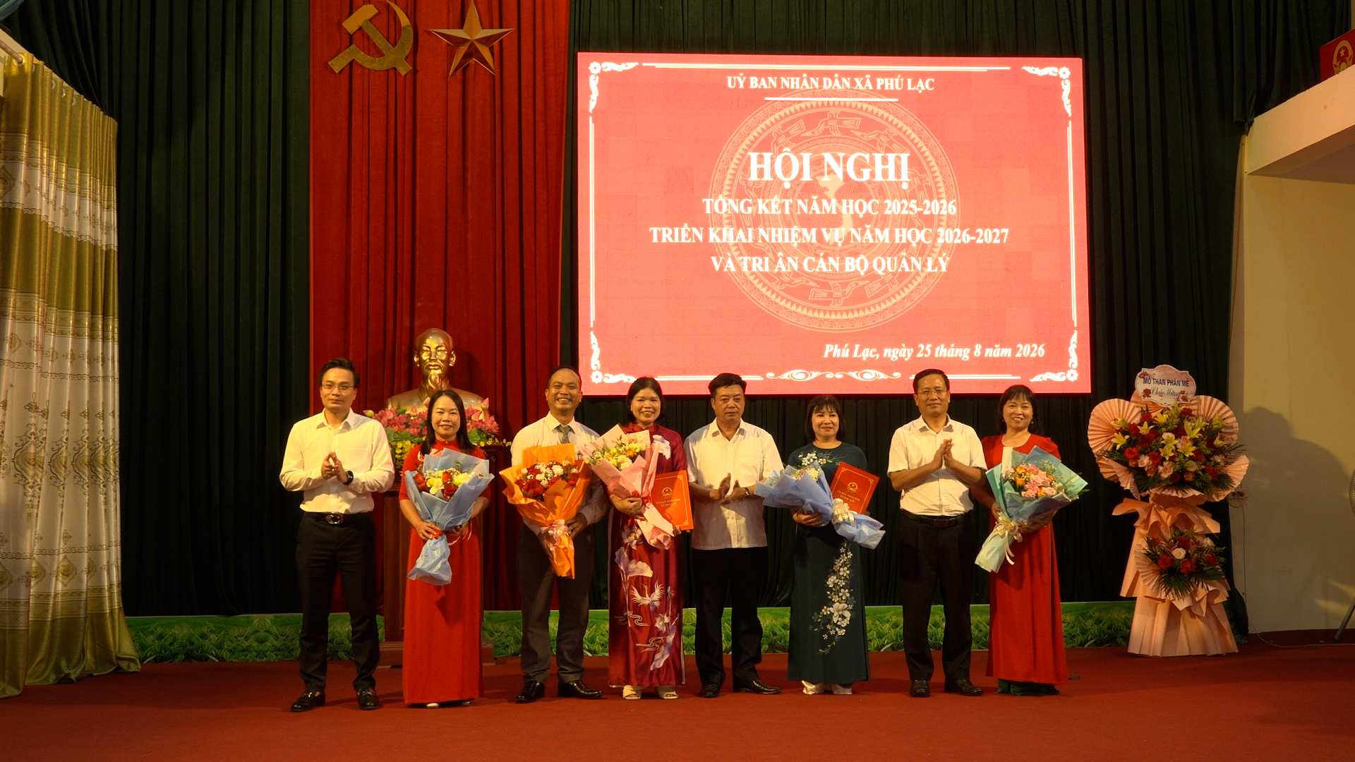 XÃ PHÚ LẠC TỔ CHỨC HỘI NGHỊ TỔNG KẾT NĂM HỌC 2025-2026, TRIỂN KHAI NHIỆM VỤ NĂM HỌC 2026-2027 VÀ TRI ÂN CÁN BỘ QUẢN LÝ GIÁO DỤC
