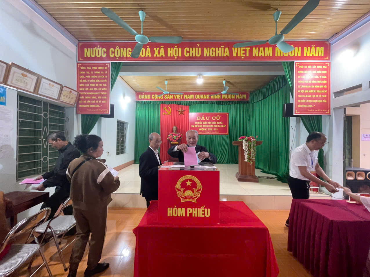 Anh-tin-bai