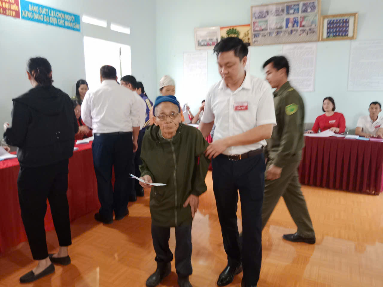 Anh-tin-bai