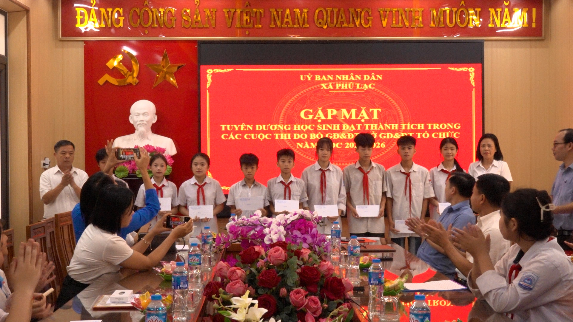 Anh-tin-bai