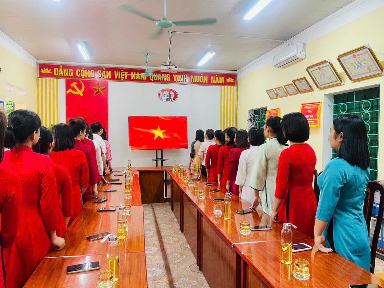 Anh-tin-bai