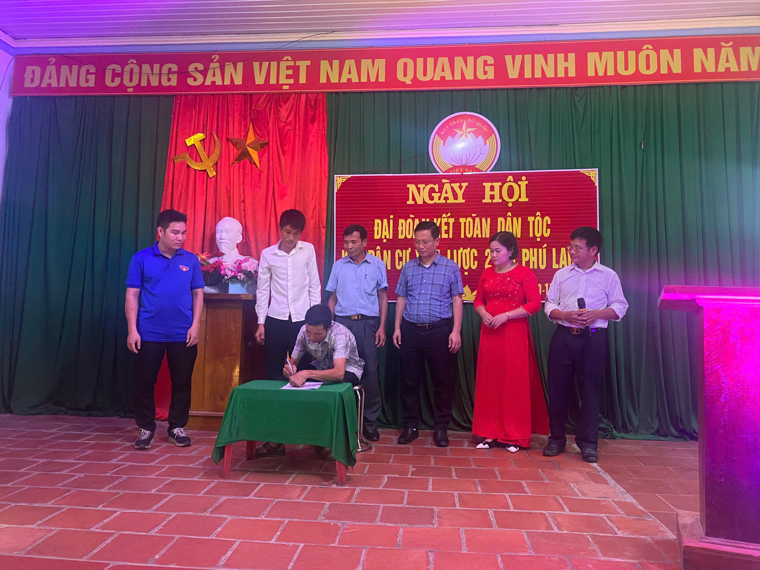 Anh-tin-bai