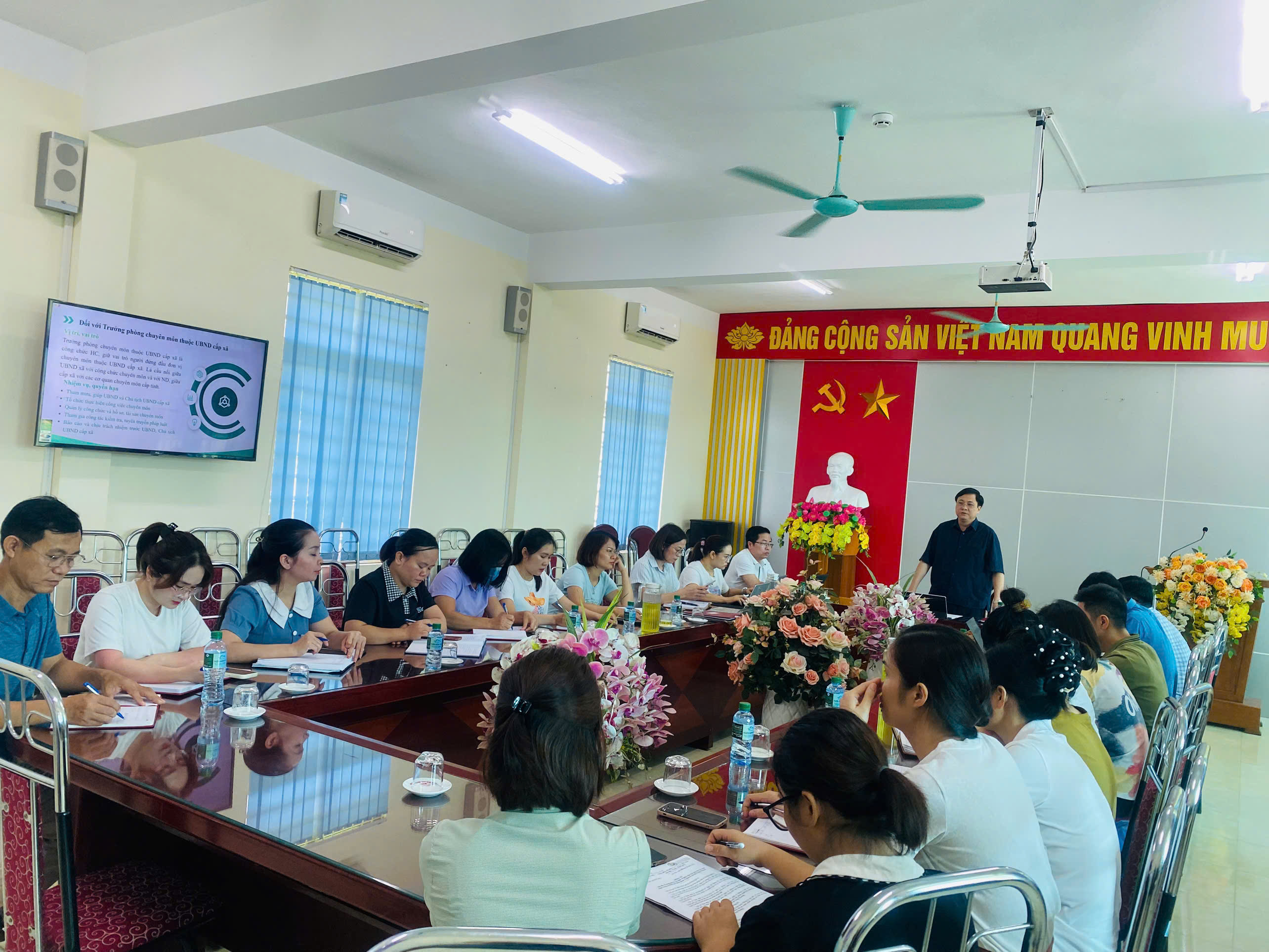 Chi bộ UBND xã An Khánh họp định kỳ tháng 8