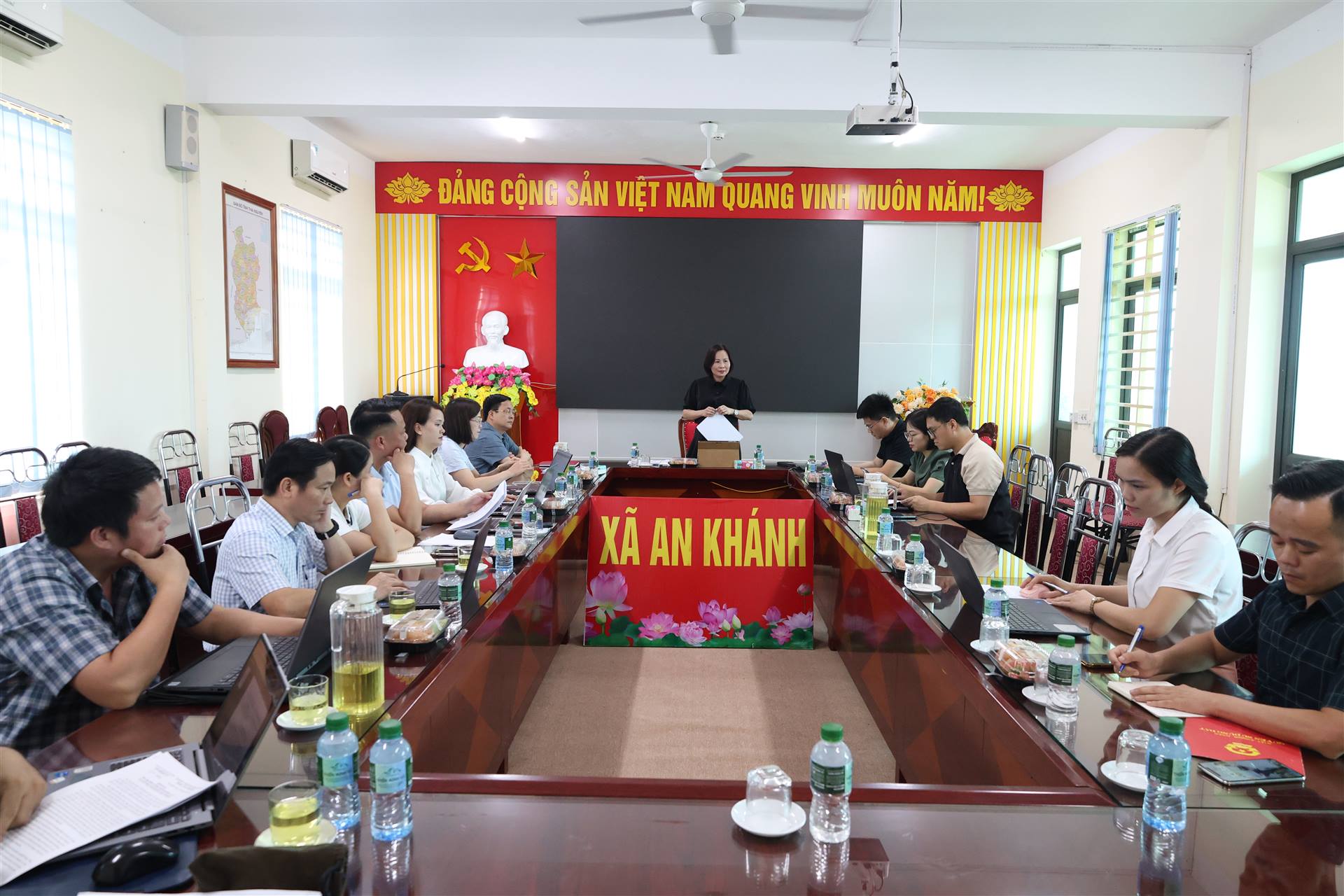 UBND xã An Khánh làm việc với Đoàn kiểm tra của Sở Nội vụ tỉnh Thái Nguyên về tiến độ triển khai thực hiện Kế hoạch số 132/KH-UBND và  Kế hoạch số 133/KH-UBND của UBND tỉnh