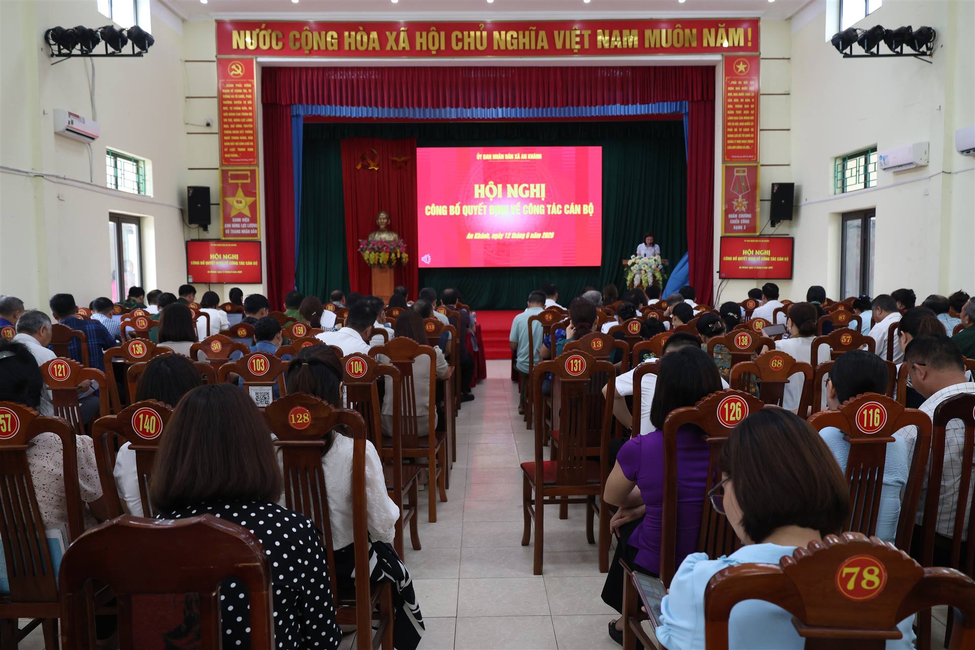 Xã An Khánh tổ chức Hội nghị công bố Quyết định về công tác cán bộ