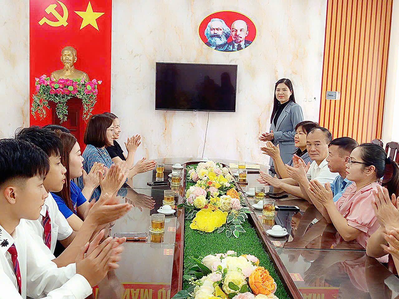 Anh-tin-bai
