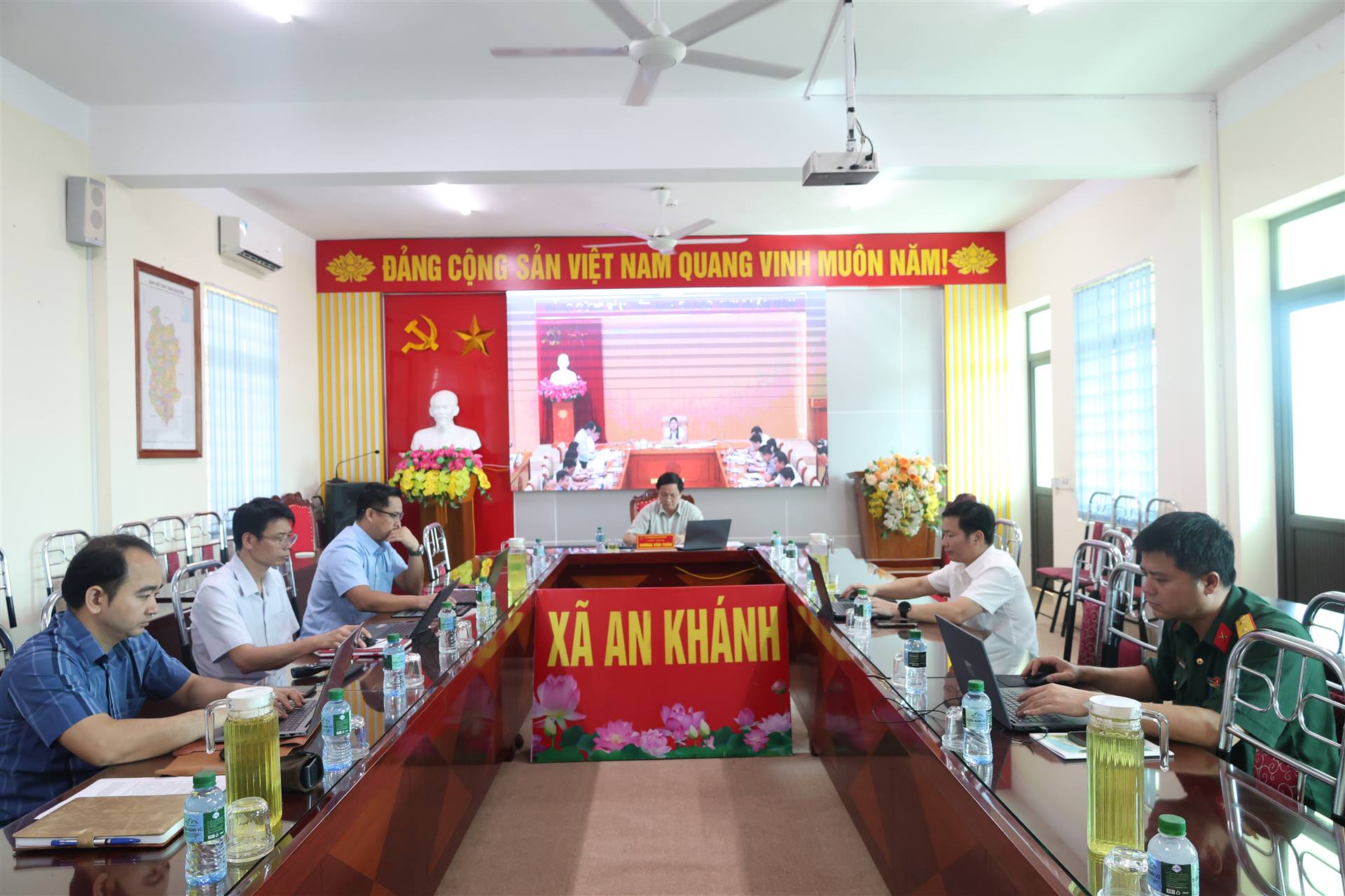Anh-tin-bai