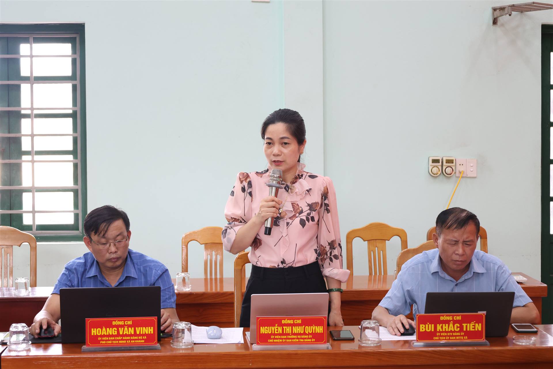 Anh-tin-bai