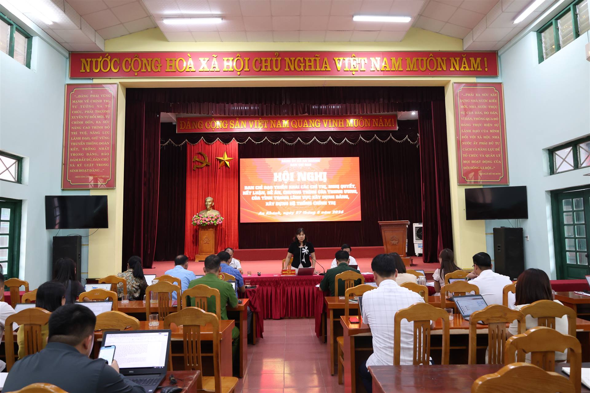 Anh-tin-bai