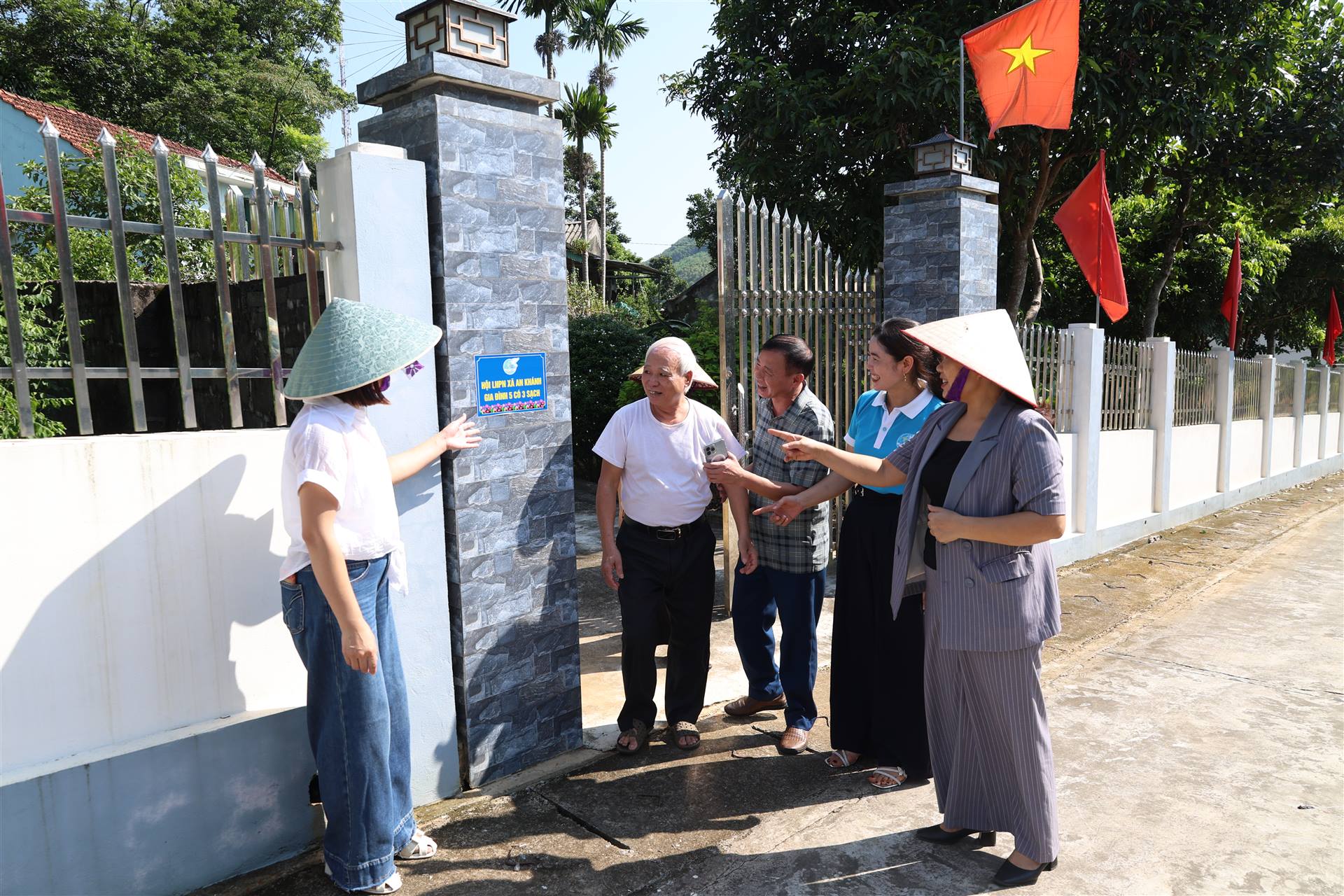 Anh-tin-bai