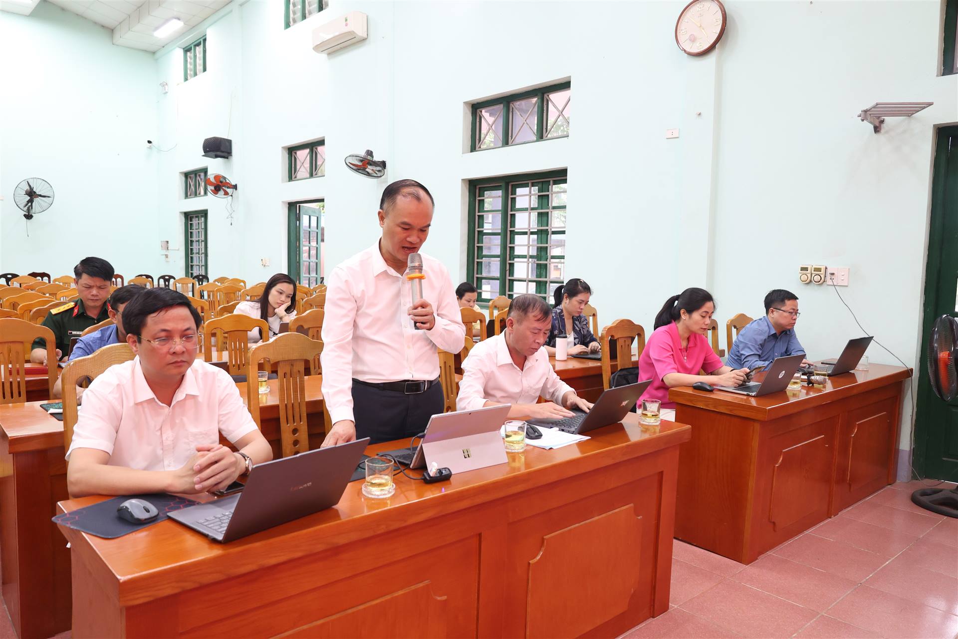 Anh-tin-bai