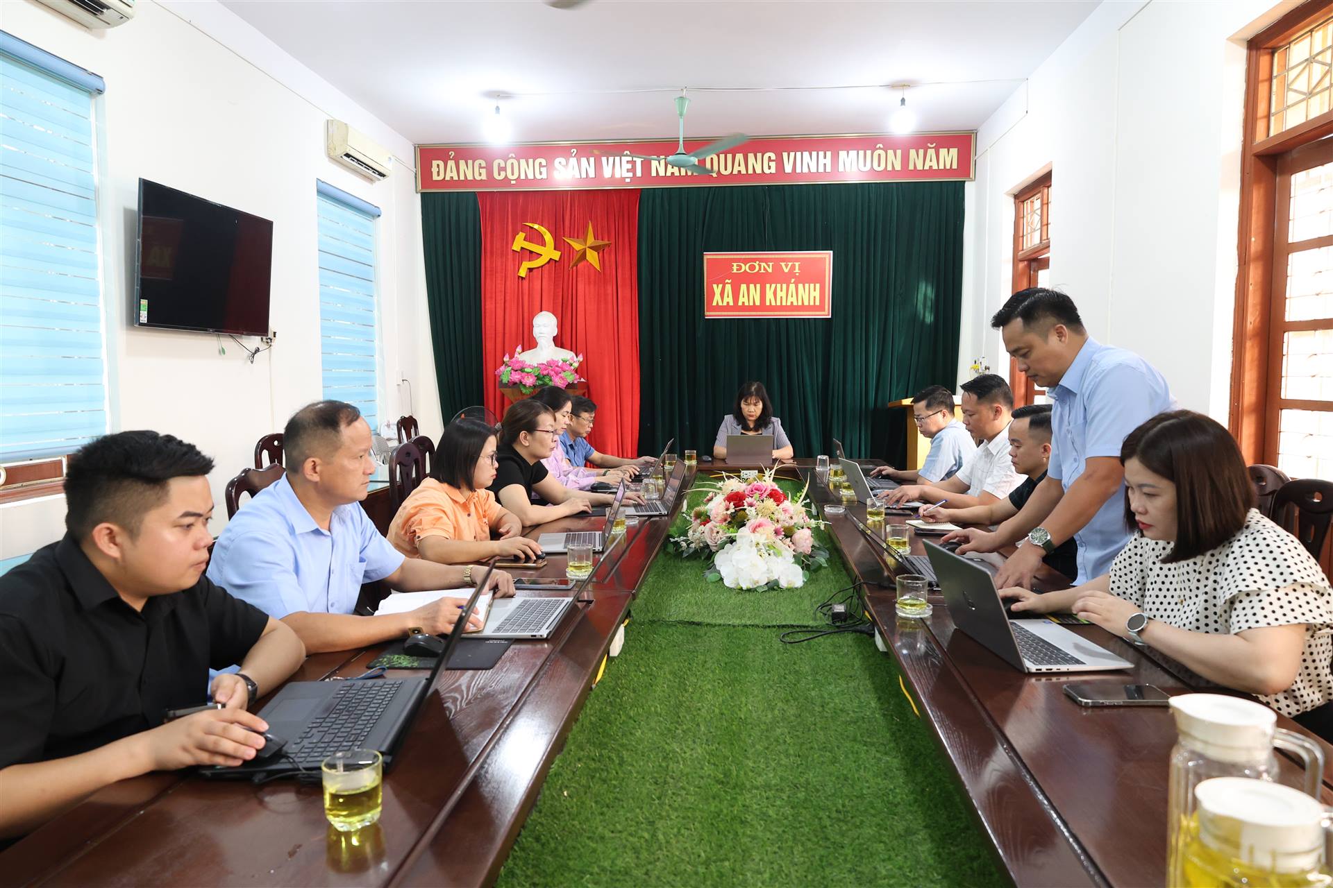 Anh-tin-bai