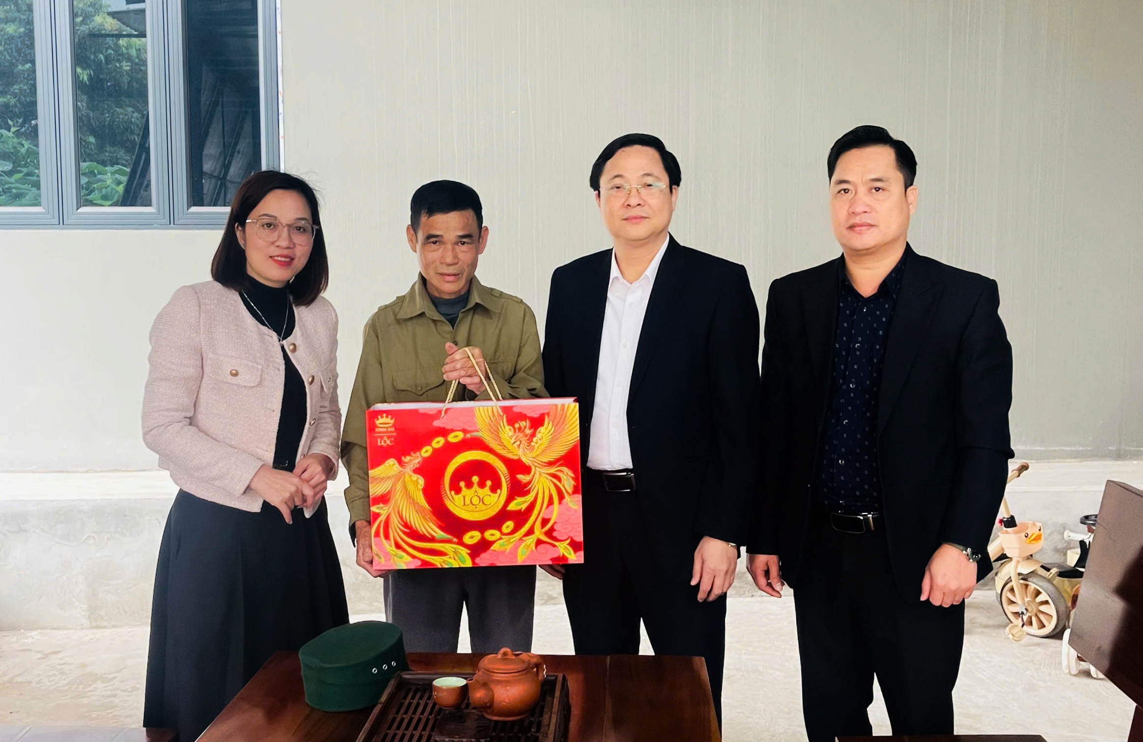 Xã An Khánh tổ chức thăm, tặng quà và chúc Tết Người có công,  các gia đình chính sách nhân dịp Xuân Bính Ngọ 2026