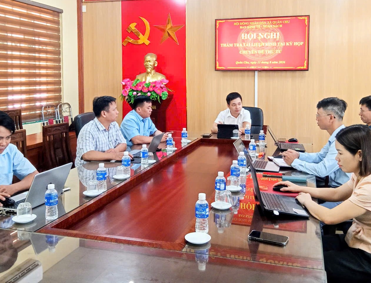 BAN KINH TẾ - NGÂN SÁCH THẨM TRA TÀI LIỆU TRÌNH TẠI KỲ HỌP CHUYÊN ĐỀ THỨ TƯ HĐND XÃ QUÂN CHU KHOÁ II, NHIỆM KỲ 2026 - 2031