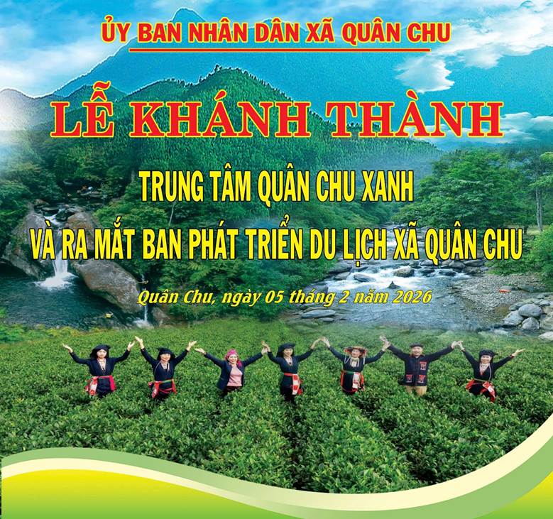 A group of people standing in a line in a field
AI-generated content may be incorrect.