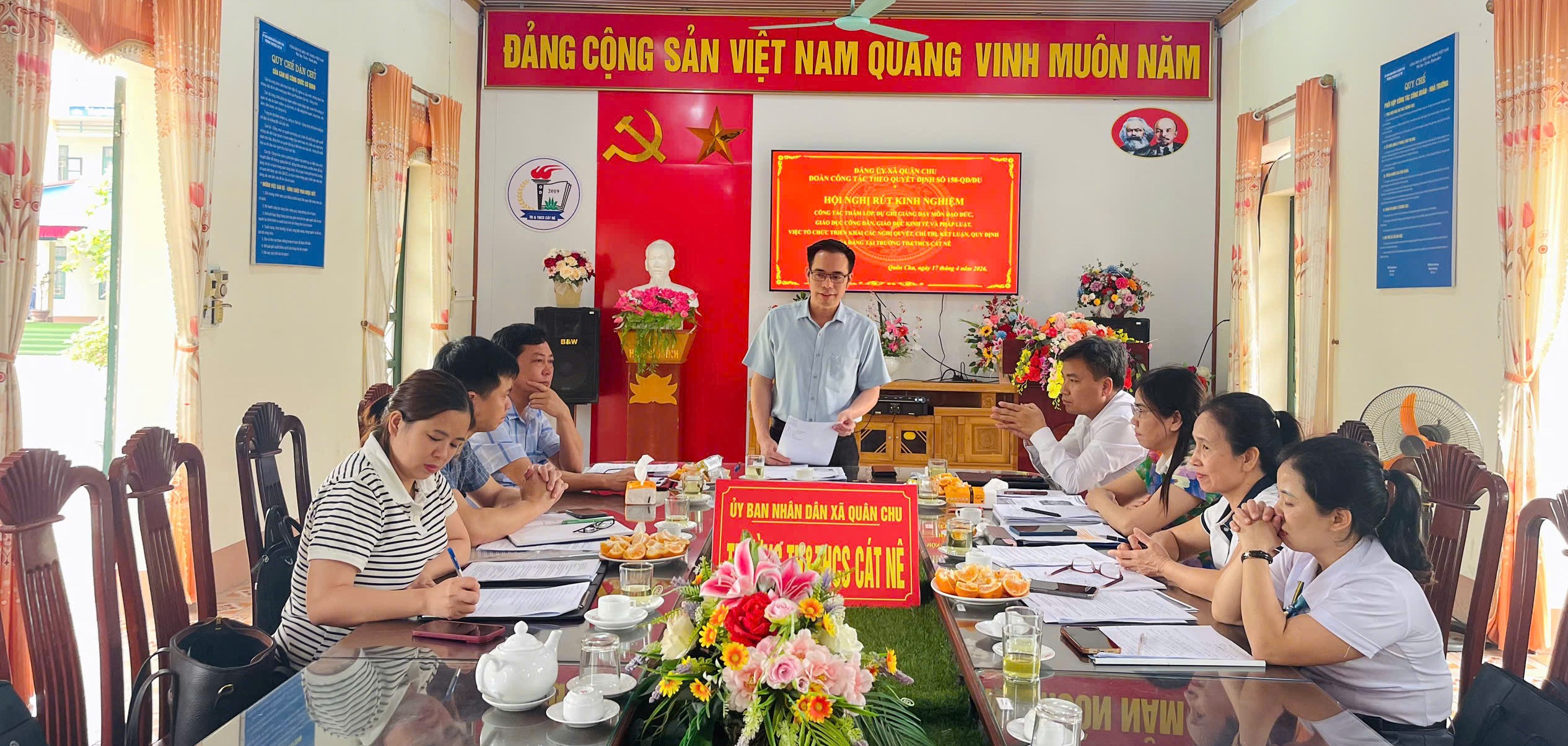 ĐOÀN CÔNG TÁC ĐẢNG UỶ XÃ QUÂN CHU THĂM LỚP, DỰ GIỜ GIẢNG DẠY MÔN ĐẠO ĐỨC, GIÁO DỤC CÔNG DÂN TẠI CÁC TRƯỜNG HỌC TRÊN ĐỊA BÀN XÃ