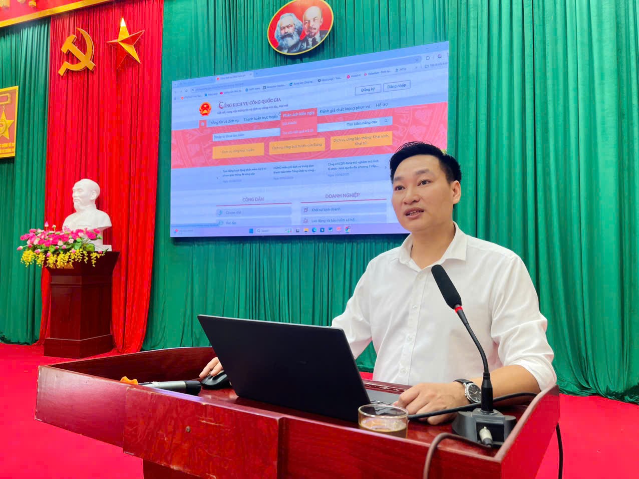 ĐẢNG ỦY XÃ PHÚ XUYÊN TỔ CHỨC HỘI NGHỊ TẬP HUẤN NÂNG CAO TRI THỨC, PHỔ CẬP KỸ NĂNG, NỀN TẢNG SỐ CHO CÁN BỘ, ĐẢNG VIÊN NĂM 2025