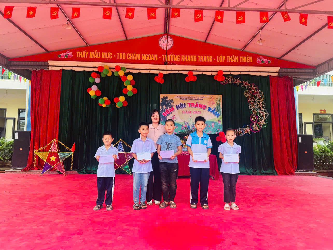 Anh-tin-bai
