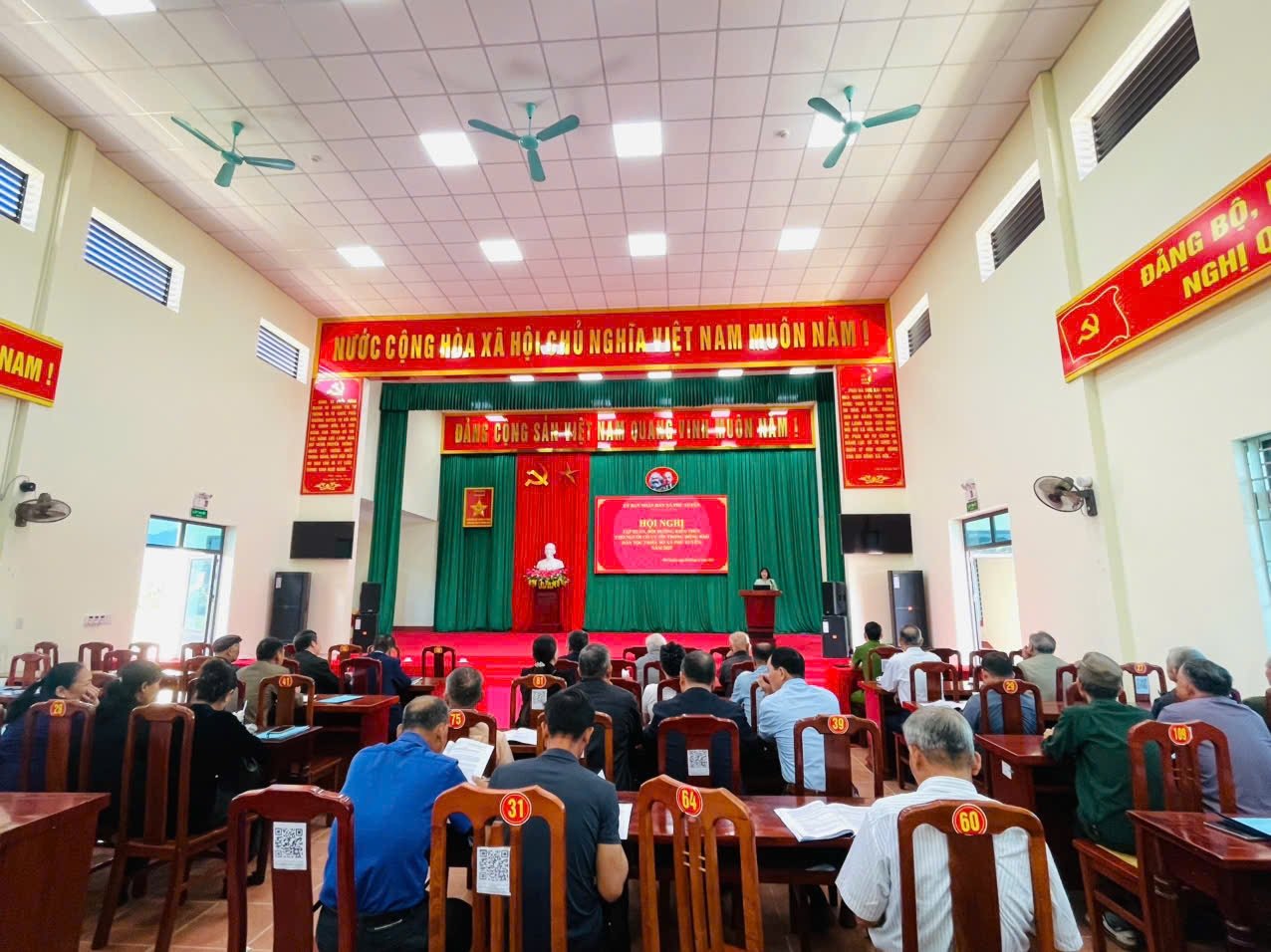 XÃ PHÚ XUYÊN TỔ CHỨC HỘI NGHỊ TẬP HUẤN, BỒI DƯỠNG KIẾN THỨC CHO NGƯỜI CÓ UY TÍN TRONG ĐỒNG BÀO DÂN TỘC THIỂU SỐ NĂM 2025