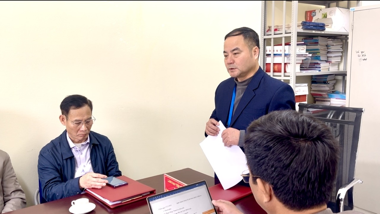 UBND XÃ PHÚ XUYÊN TỔ CHỨC TIẾP CÔNG DÂN ĐỊNH KỲ, GIẢI QUYẾT KIẾN NGHỊ LIÊN QUAN ĐẾN ĐẤT ĐAI VÀ AN TOÀN LƯỚI ĐIỆN