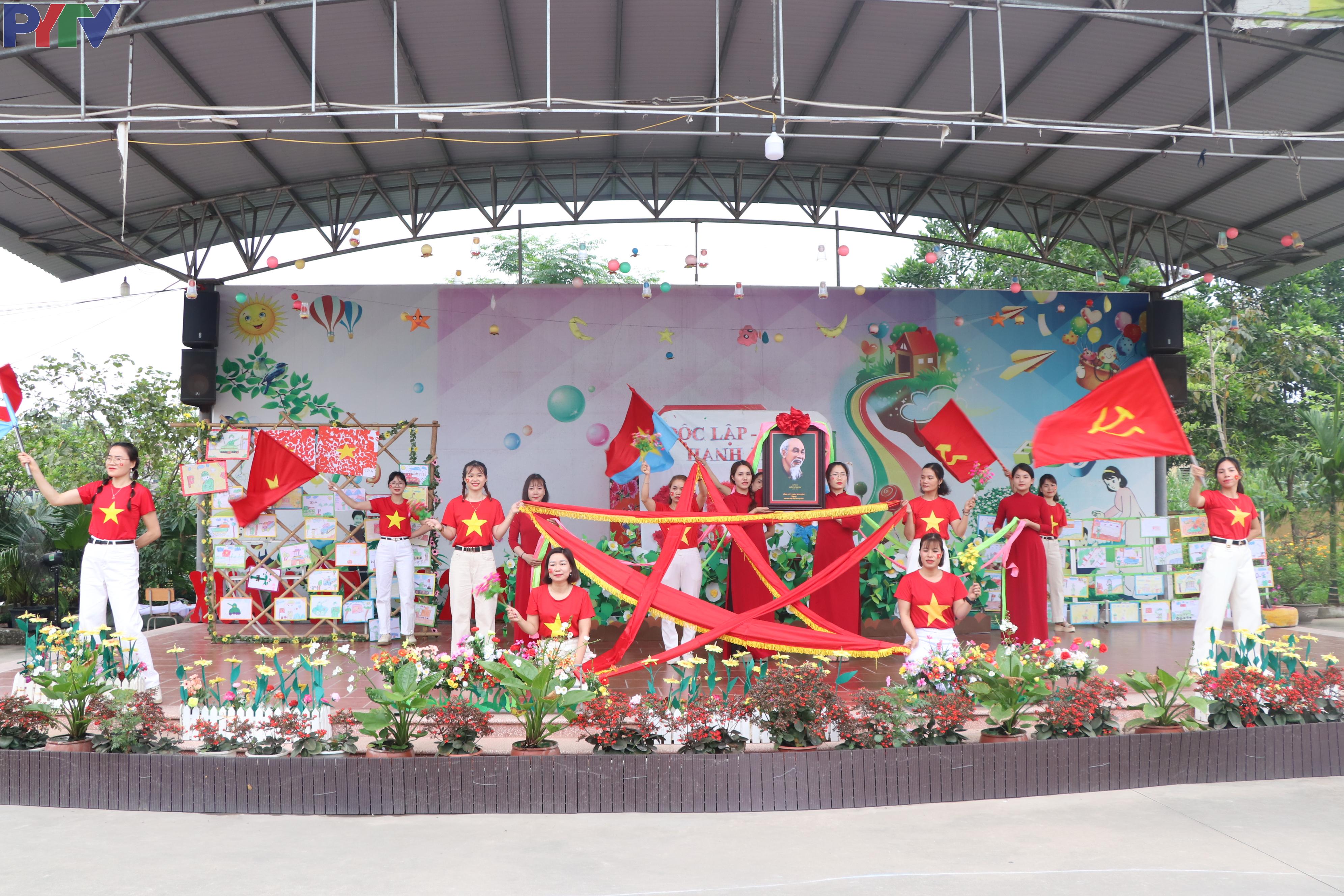 Nhiều hoạt động ý nghĩa của các trường học có hoạt động chào mừng ngày Hội thống nhất non sông