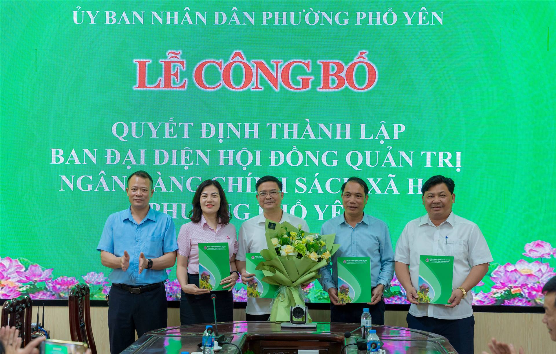 PHƯỜNG PHỔ YÊN CÔNG BỐ QUYẾT ĐỊNH THÀNH LẬP BAN ĐẠI DIỆN HỘI ĐỒNG QUẢN TRỊ NGÂN HÀNG CHÍNH SÁCH XÃ HỘI
