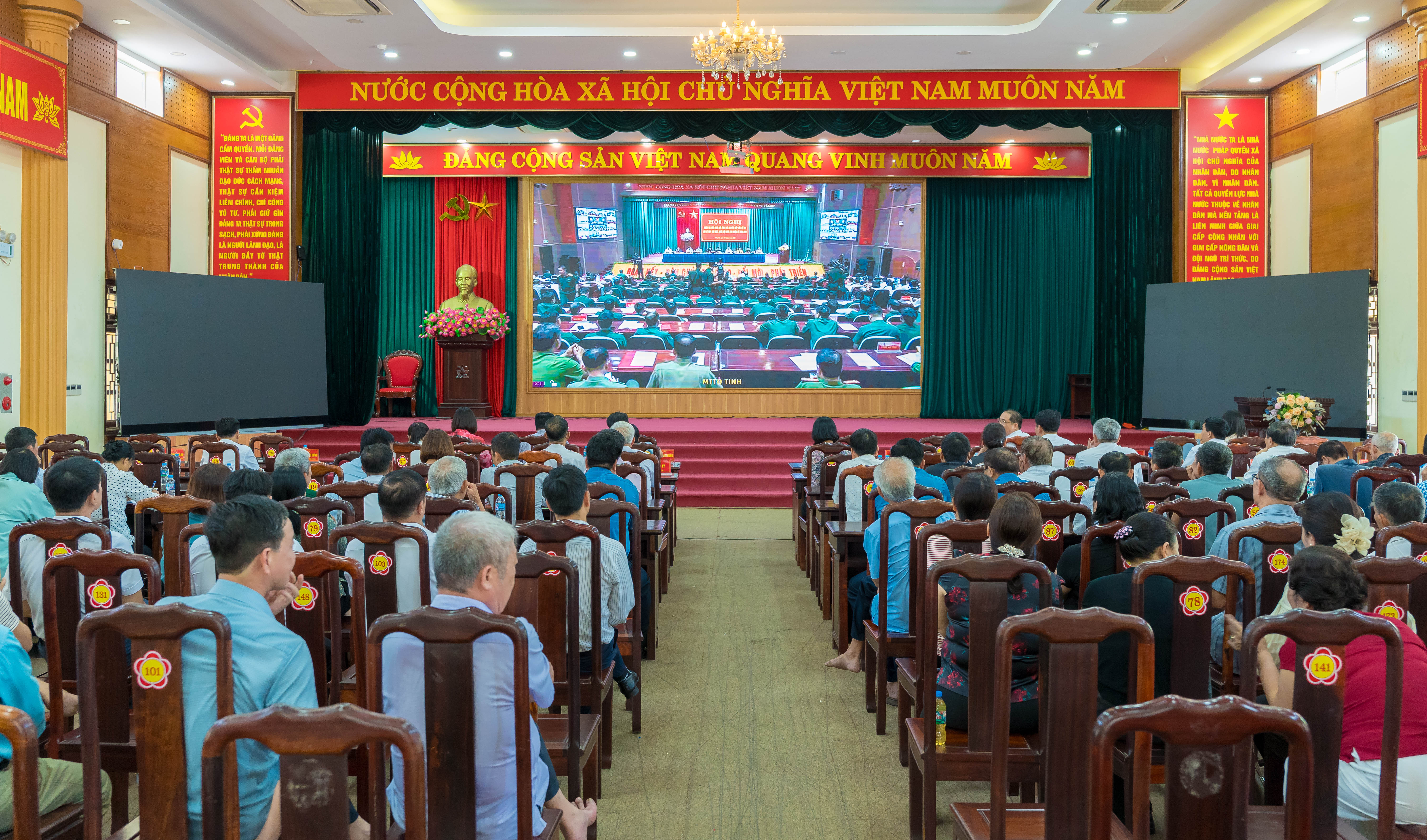 CỬ TRI PHƯỜNG PHỔ YÊN THAM DỰ HỘI NGHỊ TIẾP XÚC CỬ TRI SAU KỲ HỌP THỨ NHẤT, QUỐC HỘI KHÓA XVI