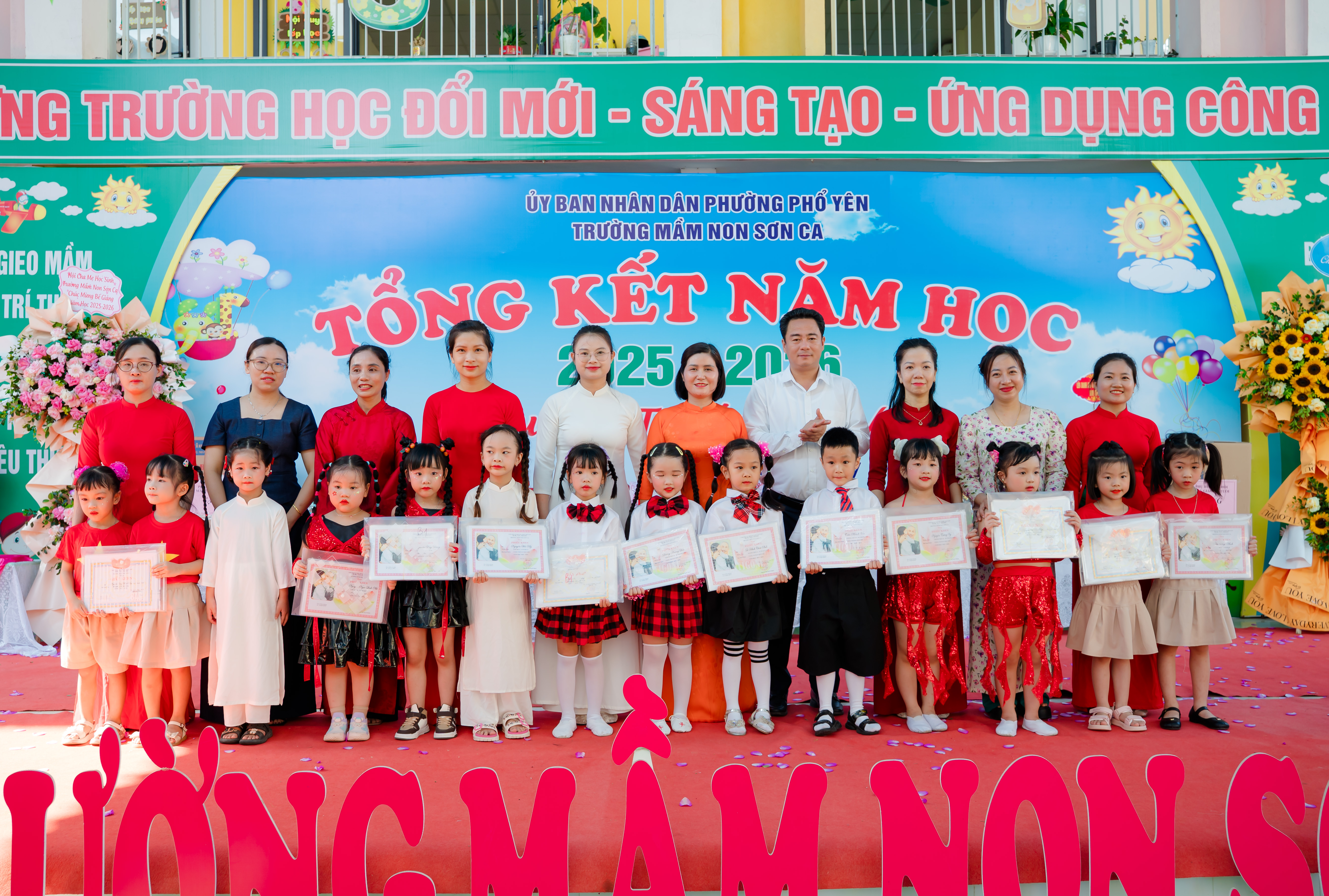 PHƯỜNG PHỔ YÊN TỔ CHỨC CÁC ĐOÀN ĐẠI BIỂU THĂM, TẶNG QUÀ TRẺ EM NHÂN DỊP TẾT THIẾU NHI 01/6 VÀ TỔNG KẾT NĂM HỌC 2025 - 2026