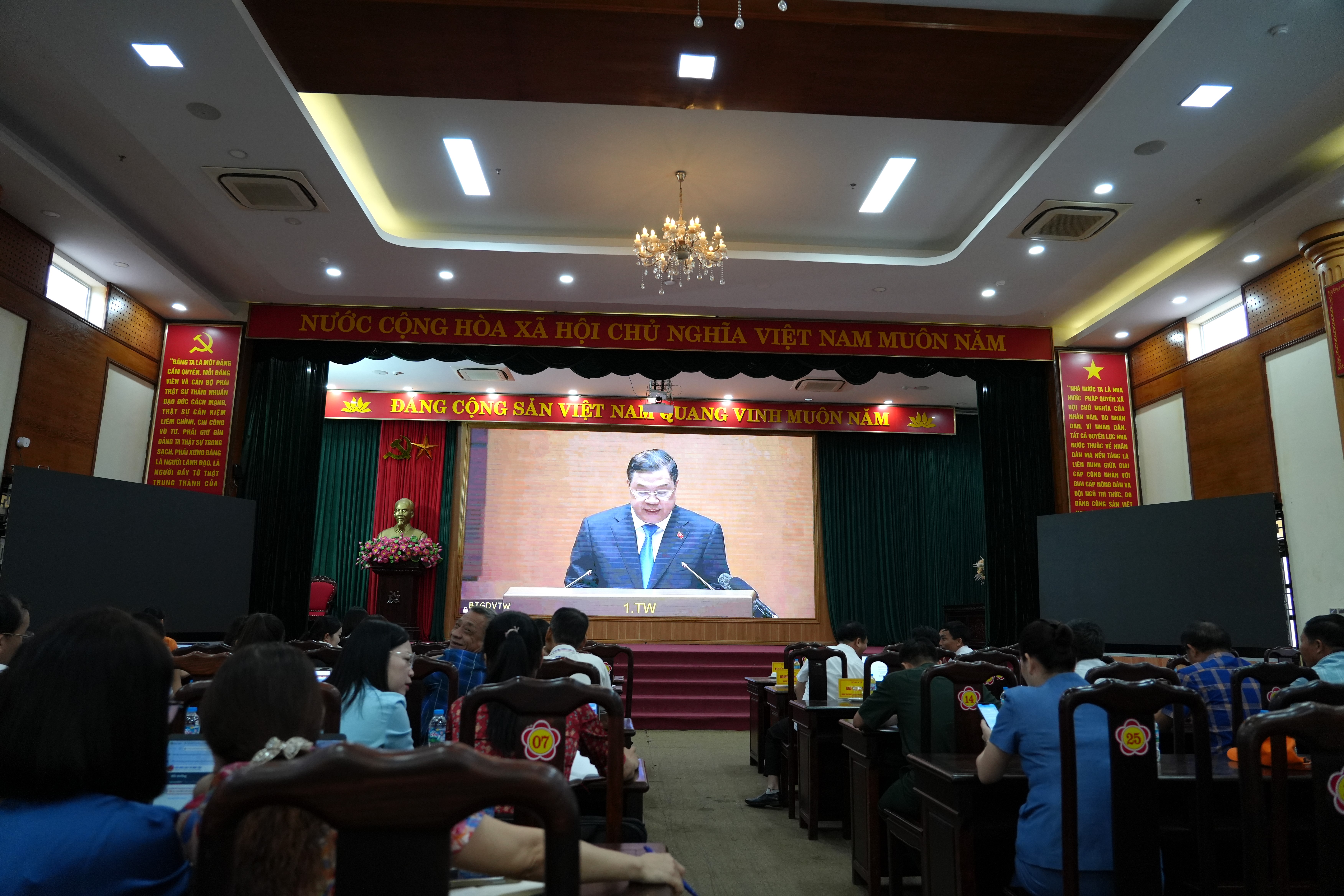 Phường Phổ Yên tham dự Hội nghị trực tuyến toàn quốc nghiên cứu, học tập, quán triệt và triển khai thực hiện Nghị quyết số 10-NQ/TW của Bộ Chính trị