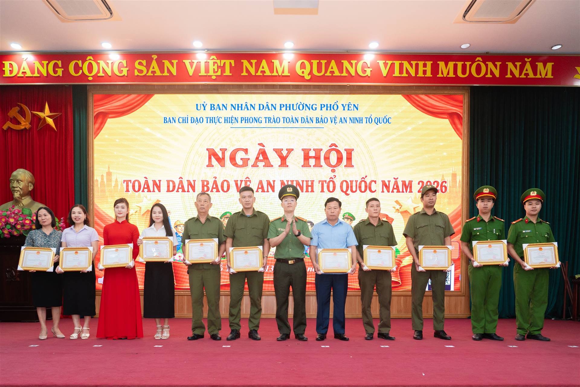 Anh-tin-bai