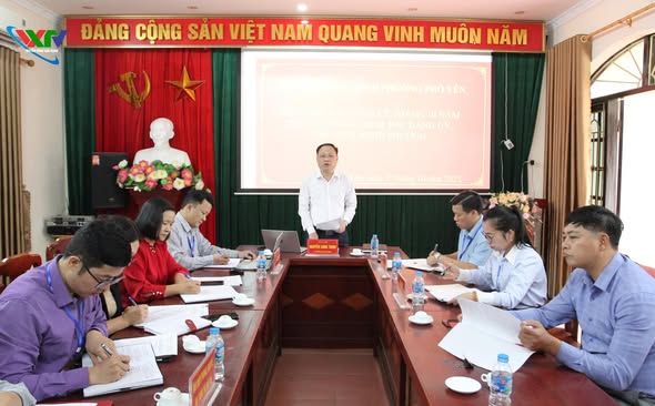 Đồng chí Bí thư Đảng ủy, Chủ tịch HĐND phường Phổ Yên tiếp công dân định kỳ tháng 10