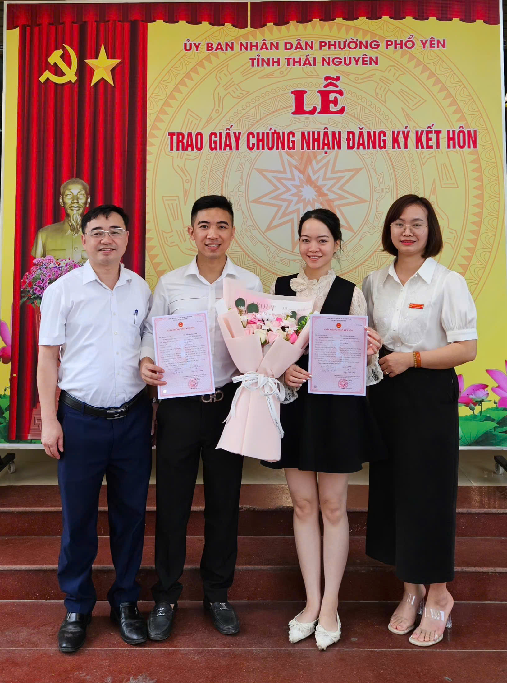 PHƯỜNG PHỔ YÊN TỔ CHỨC LỄ TRAO GIẤY CHỨNG NHẬN KẾT HÔN CHO CÔNG DÂN
