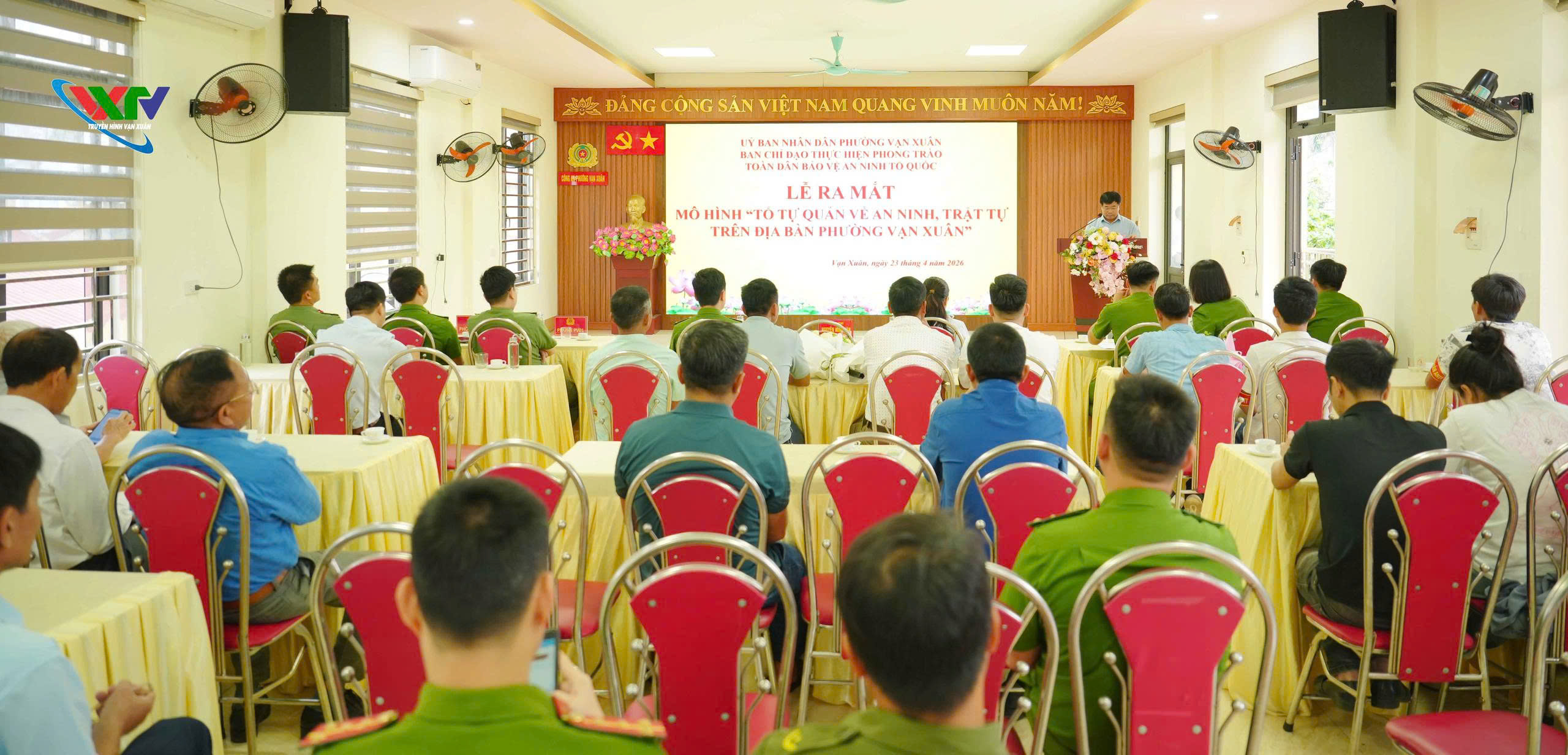 Lễ ra mắt mô hình “ Tổ tự quản về an ninh, trật tự trên địa bàn phường Vạn Xuân”. 